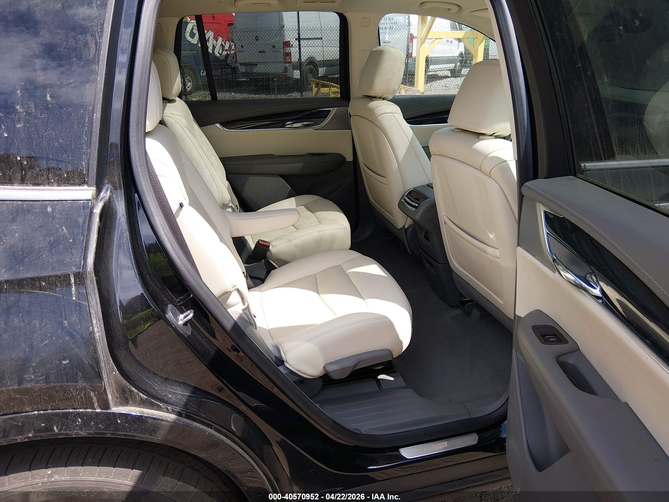 CADILLAC XT6 image 8