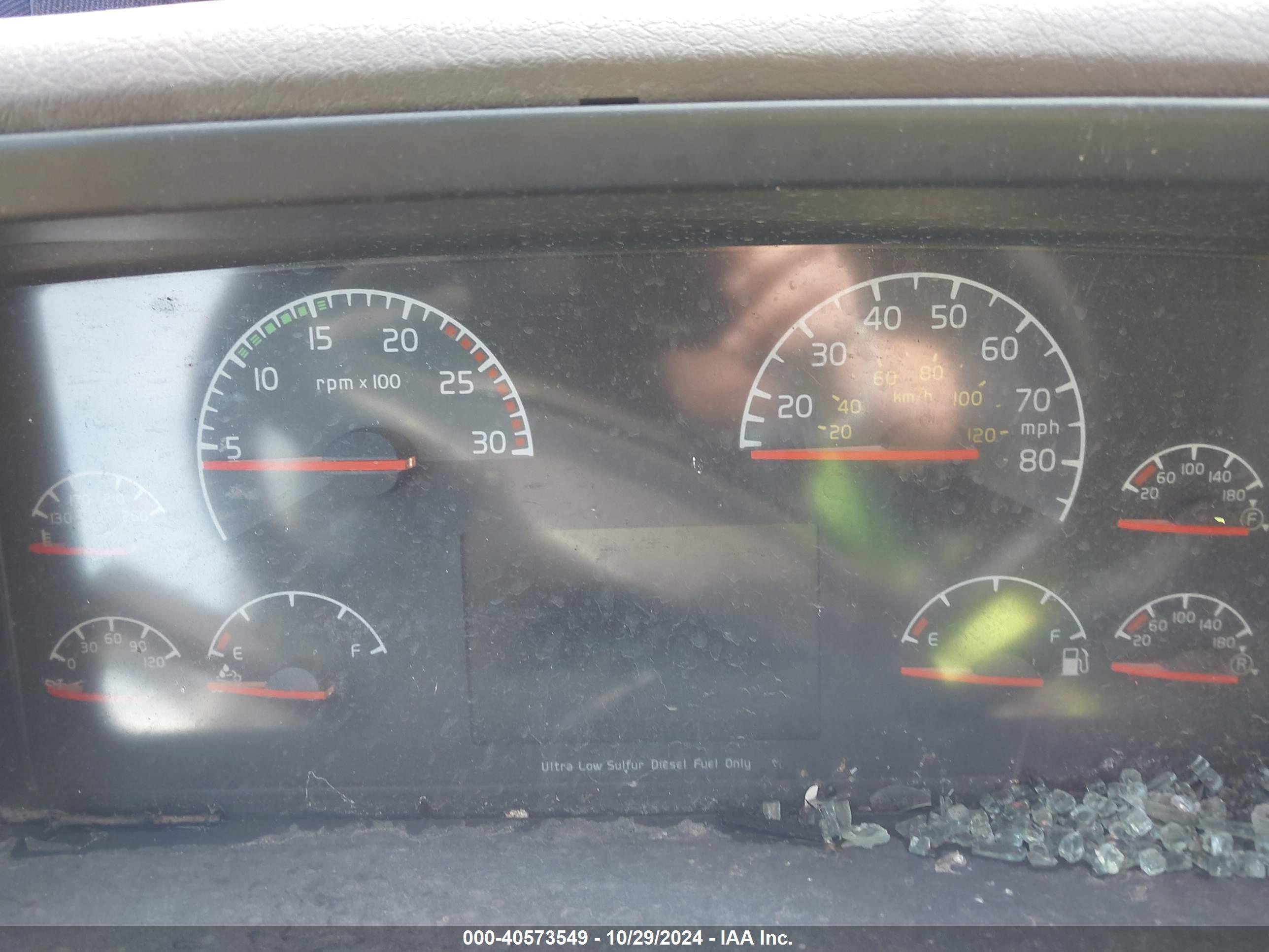 VOLVO VNM image 6