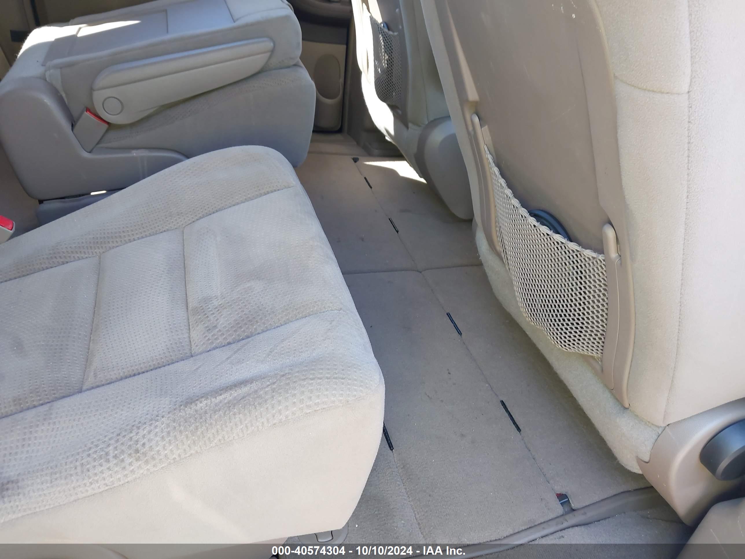CHRYSLER TOWN image 8