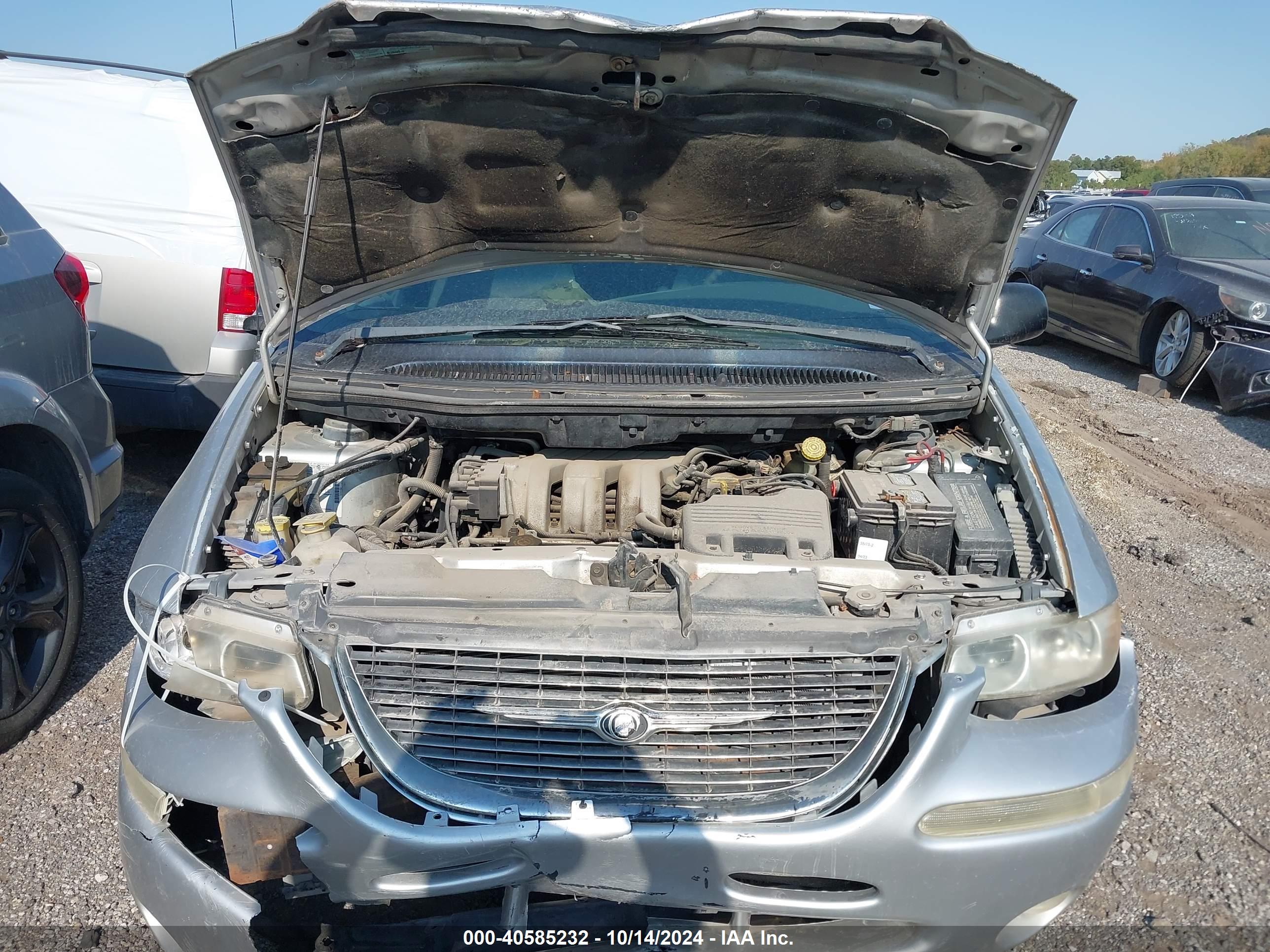 CHRYSLER TOWN image 10