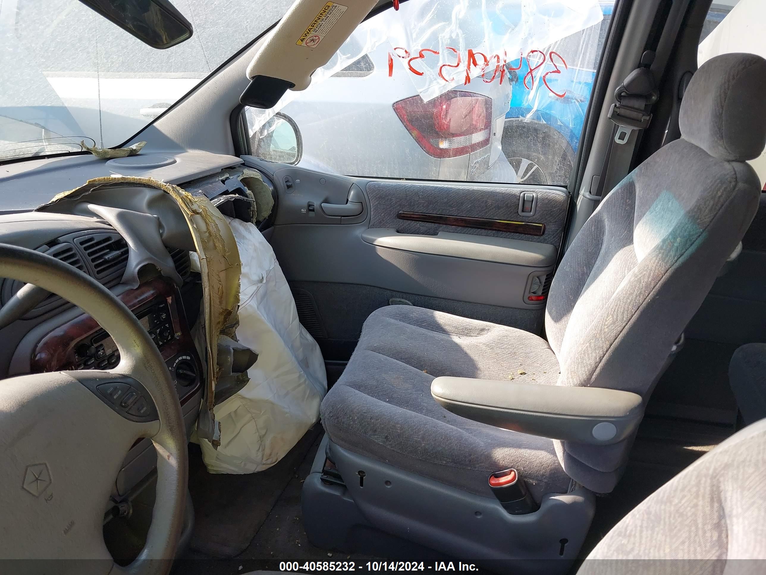 CHRYSLER TOWN image 5
