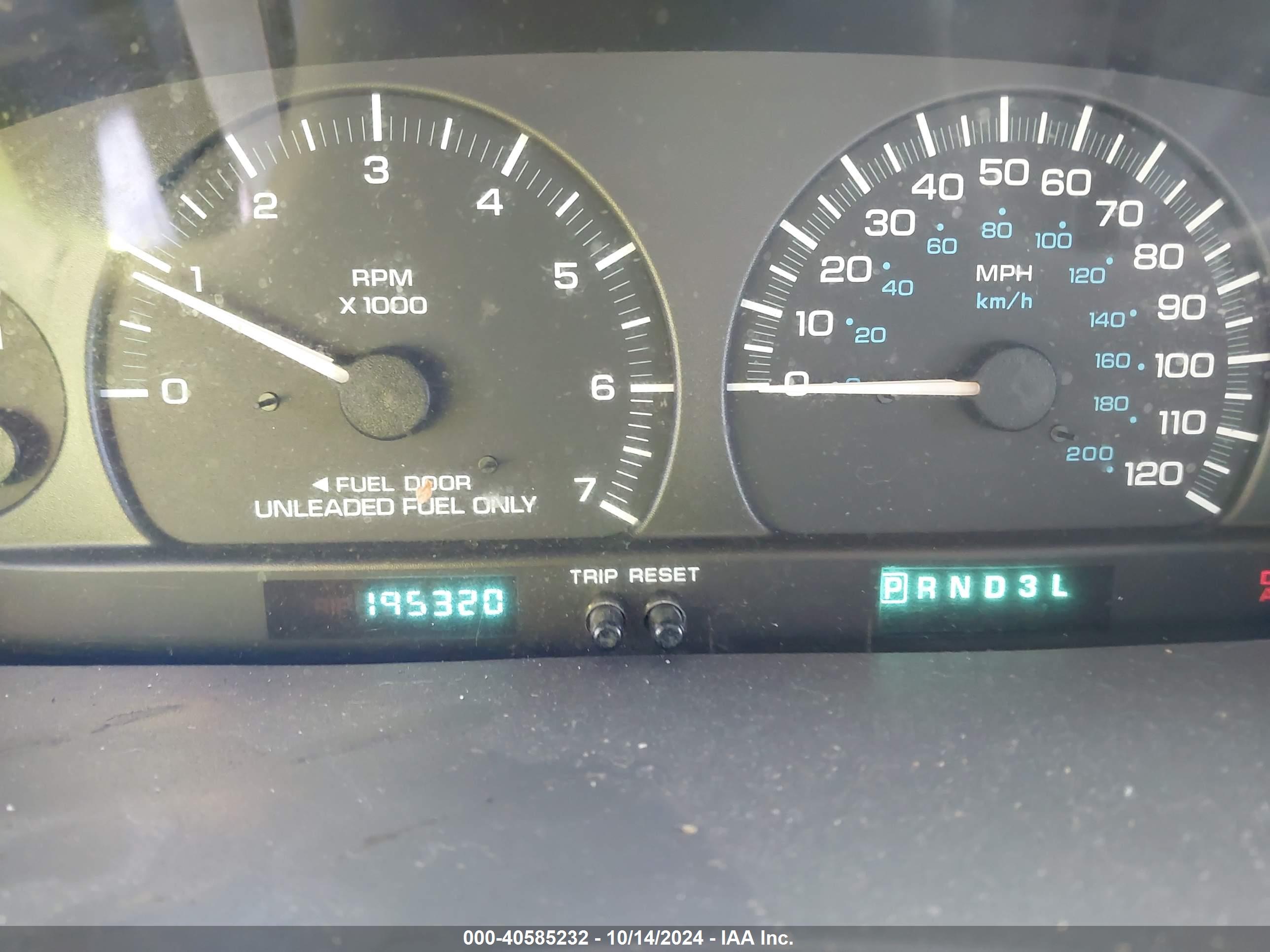 CHRYSLER TOWN image 7