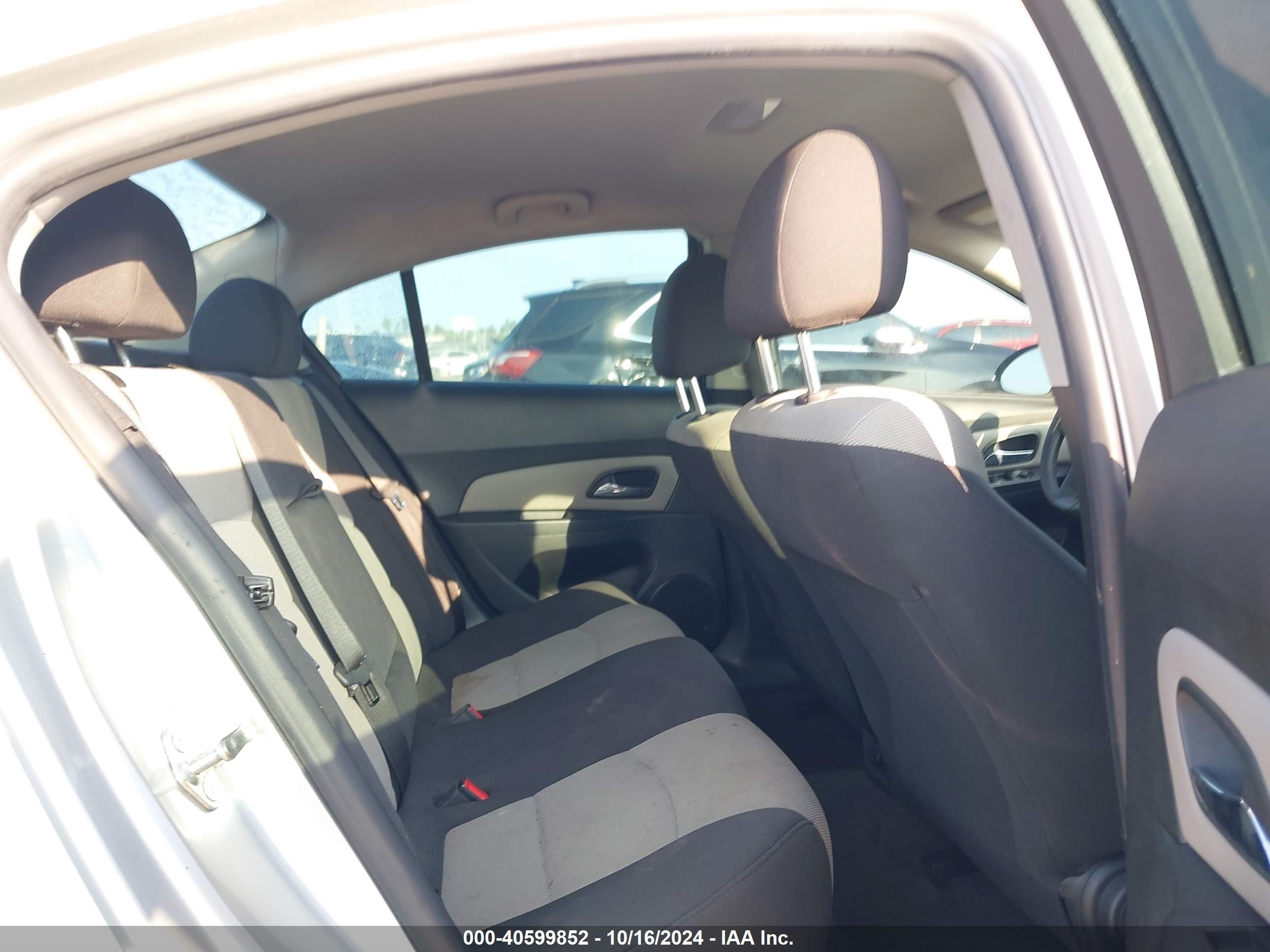 CHEVROLET CRUZE image 8
