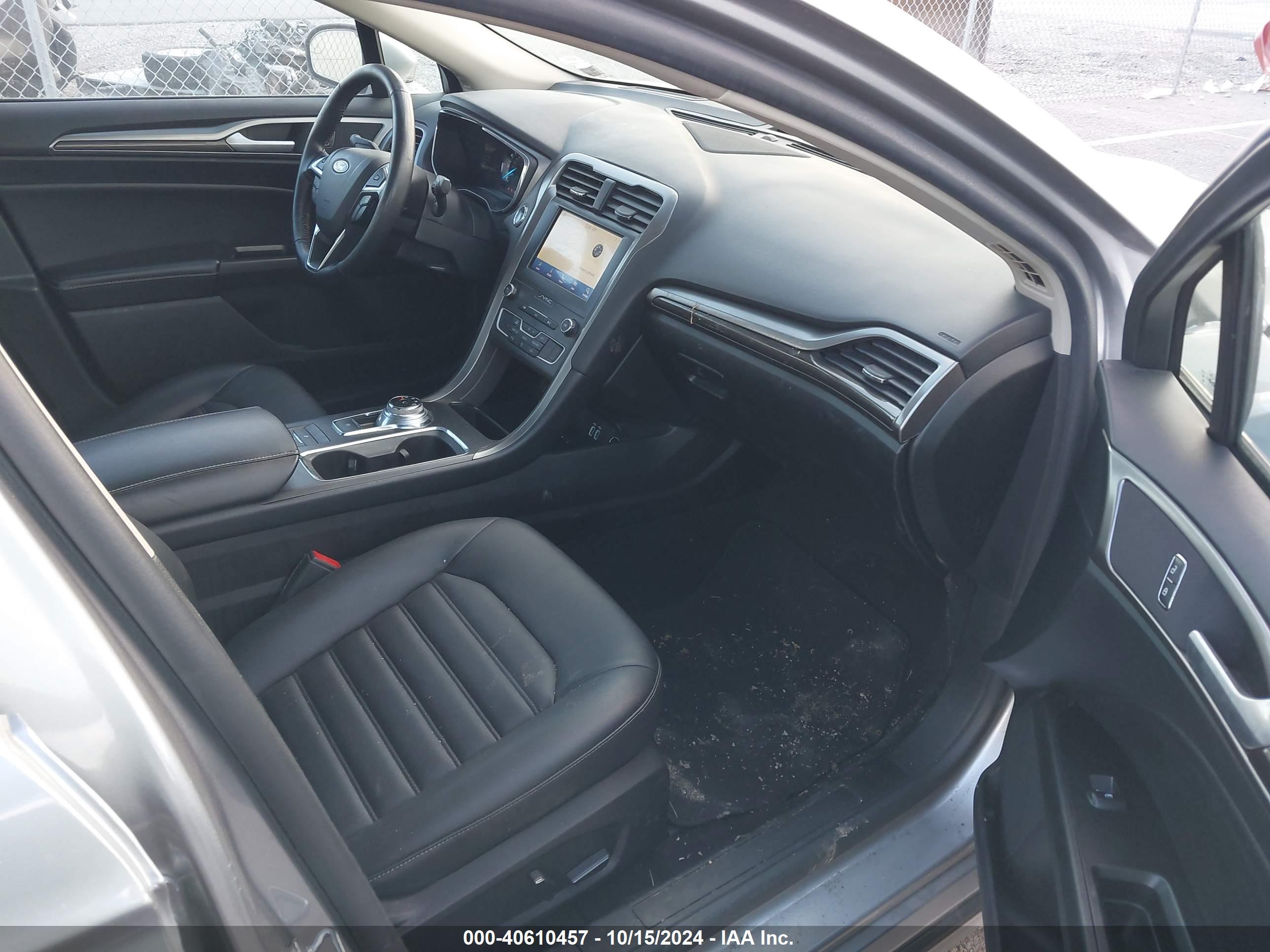 FORD FUSION image 5