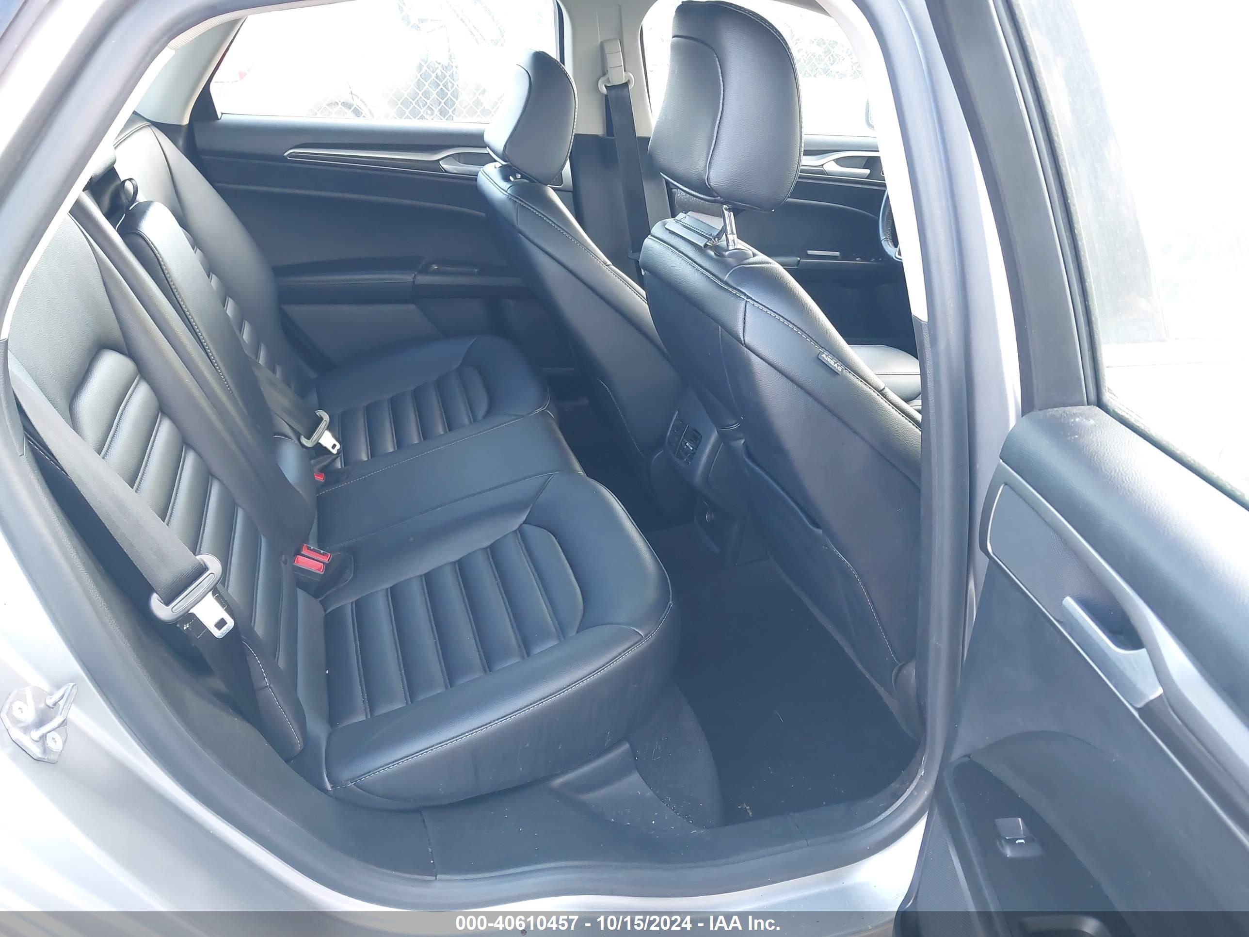 FORD FUSION image 8
