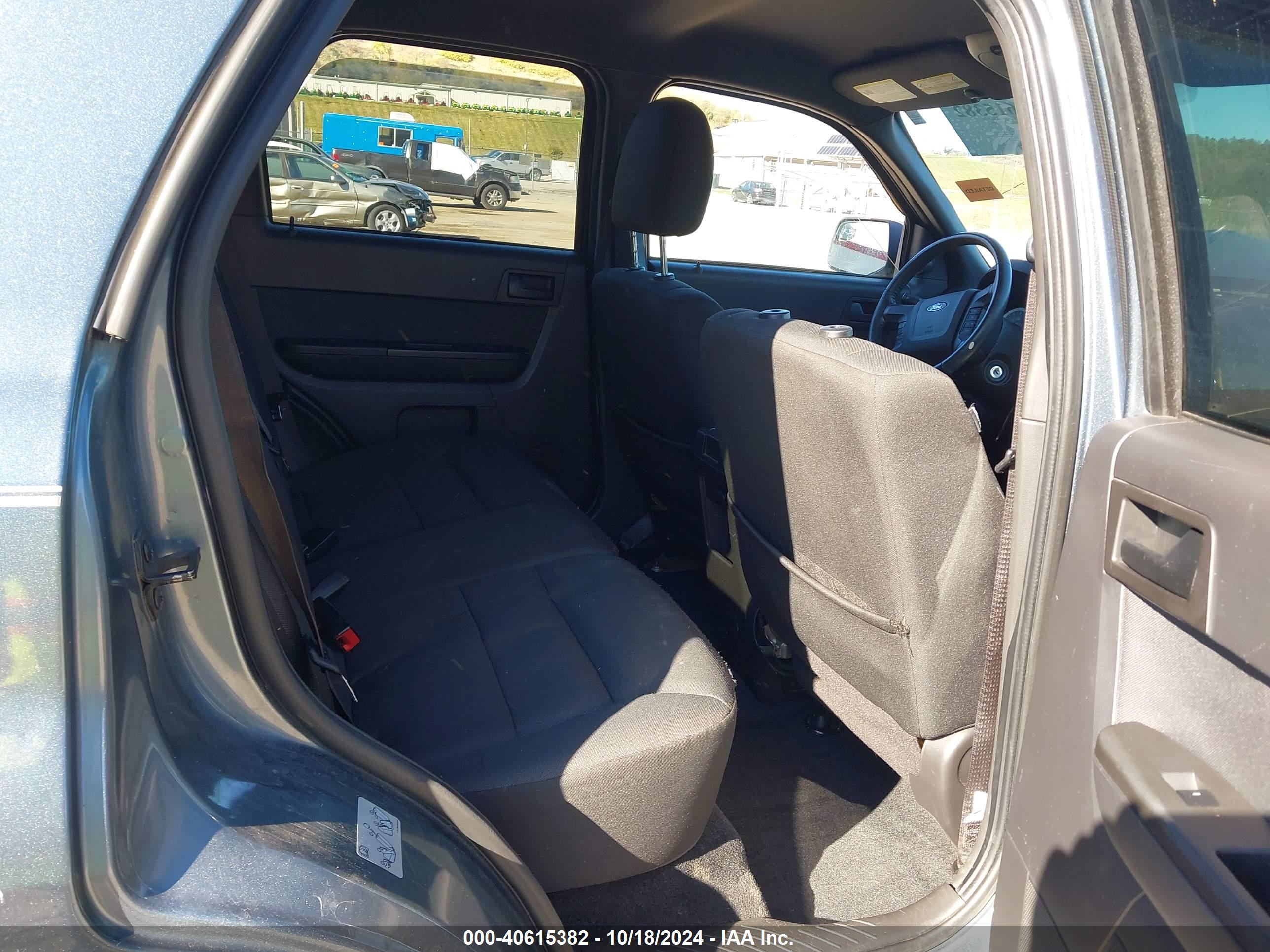 FORD ESCAPE image 8