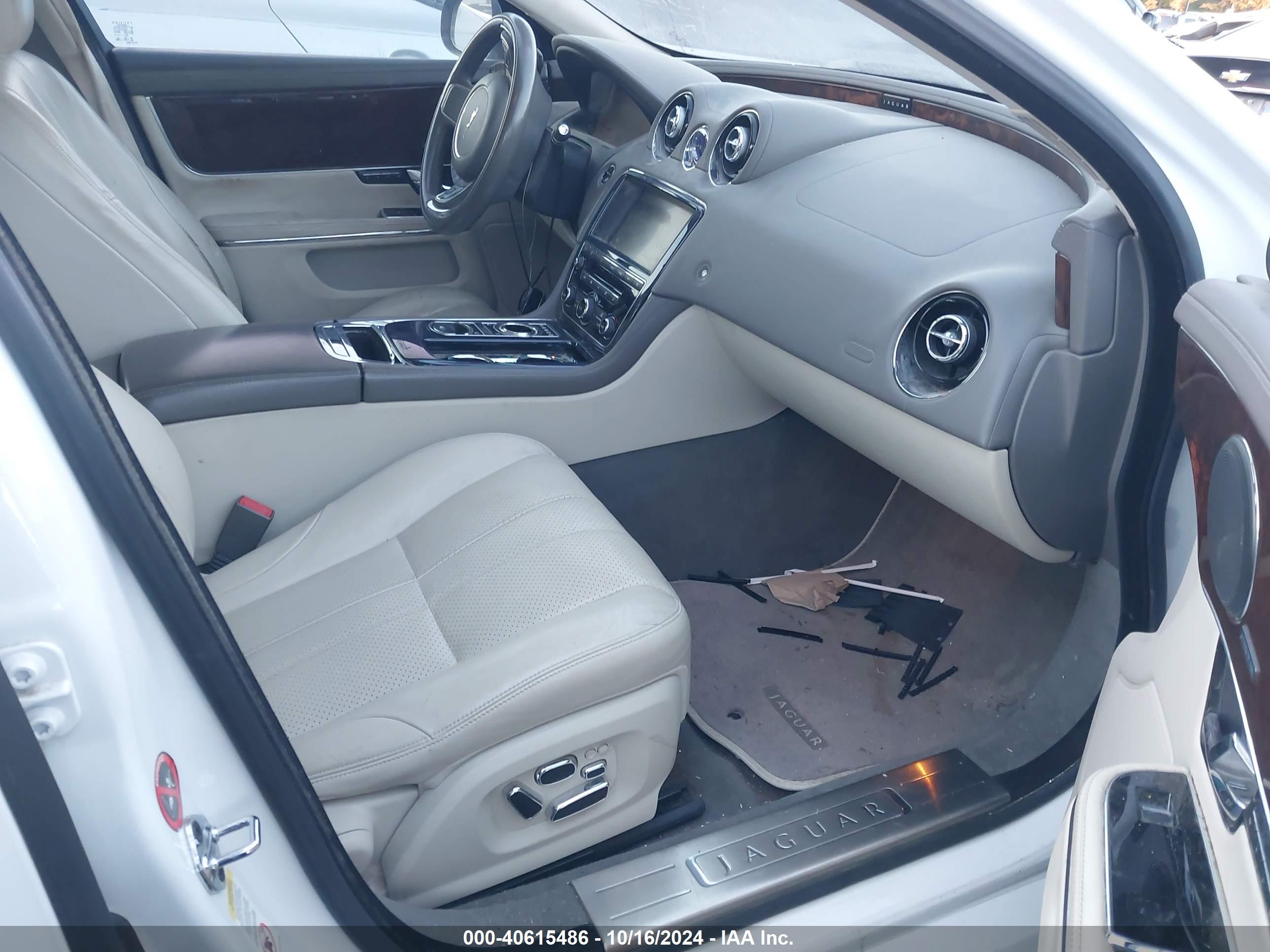 JAGUAR XJ image 5