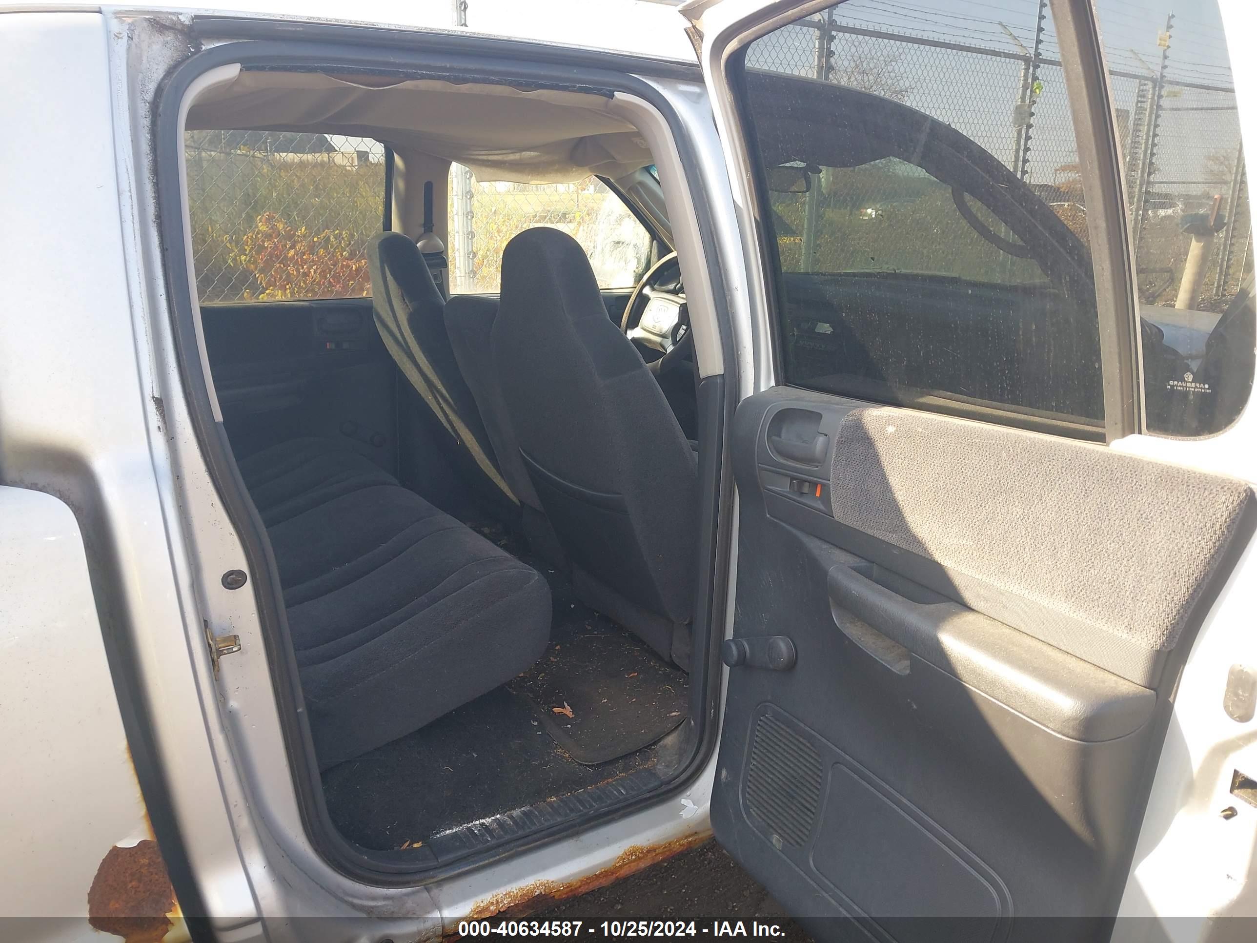 DODGE DAKOTA image 8