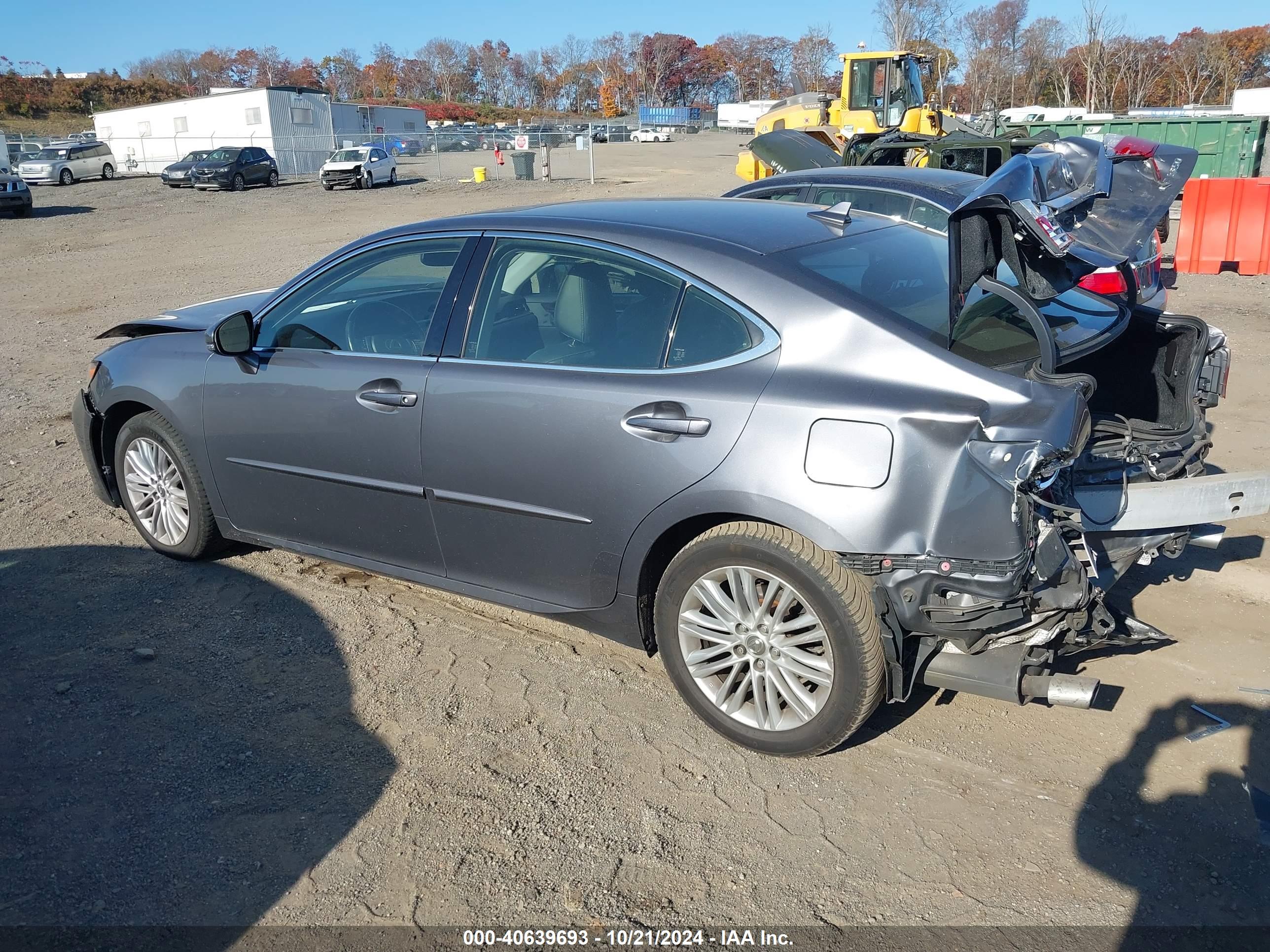 LEXUS ES image 3