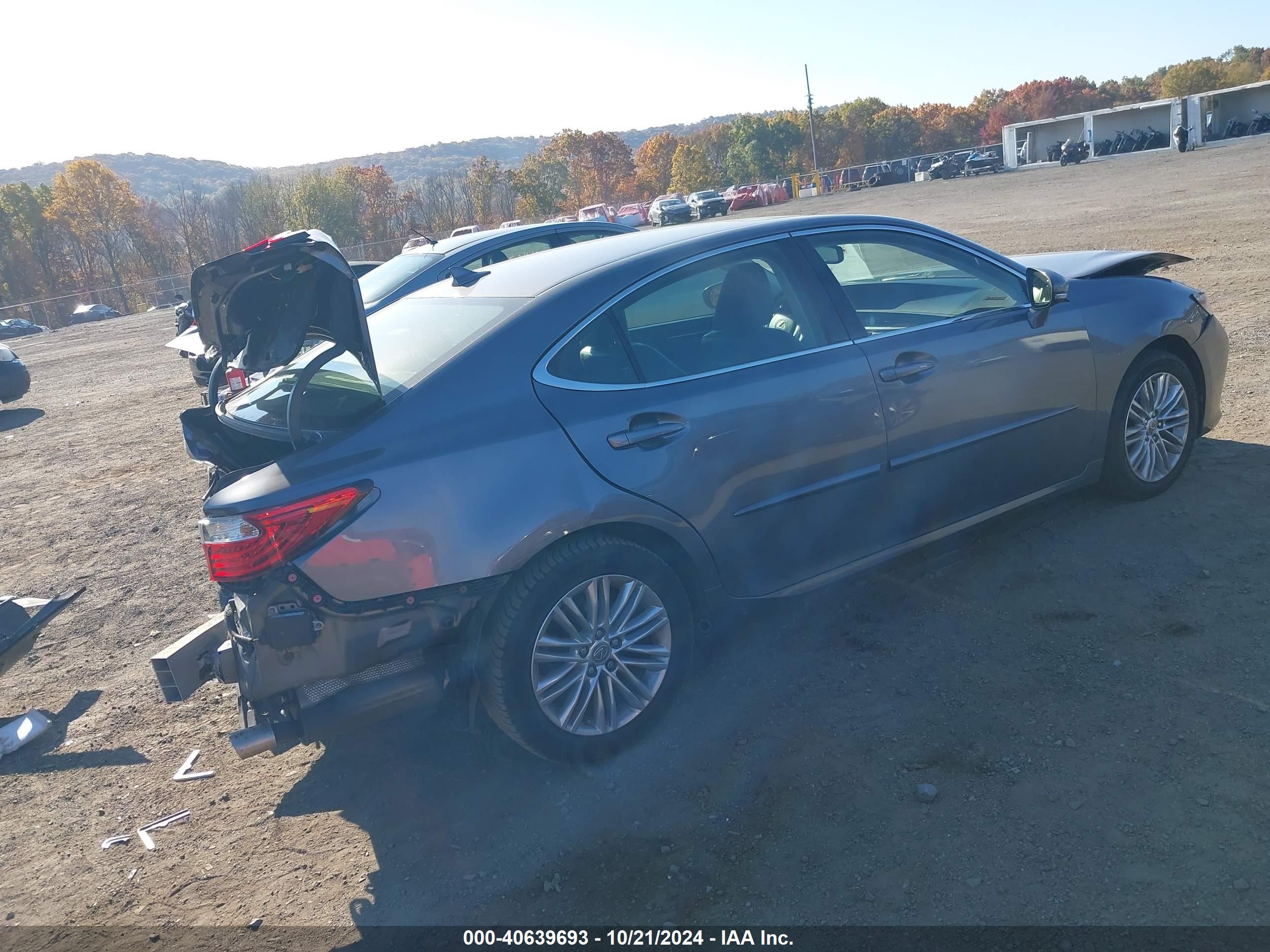 LEXUS ES image 4