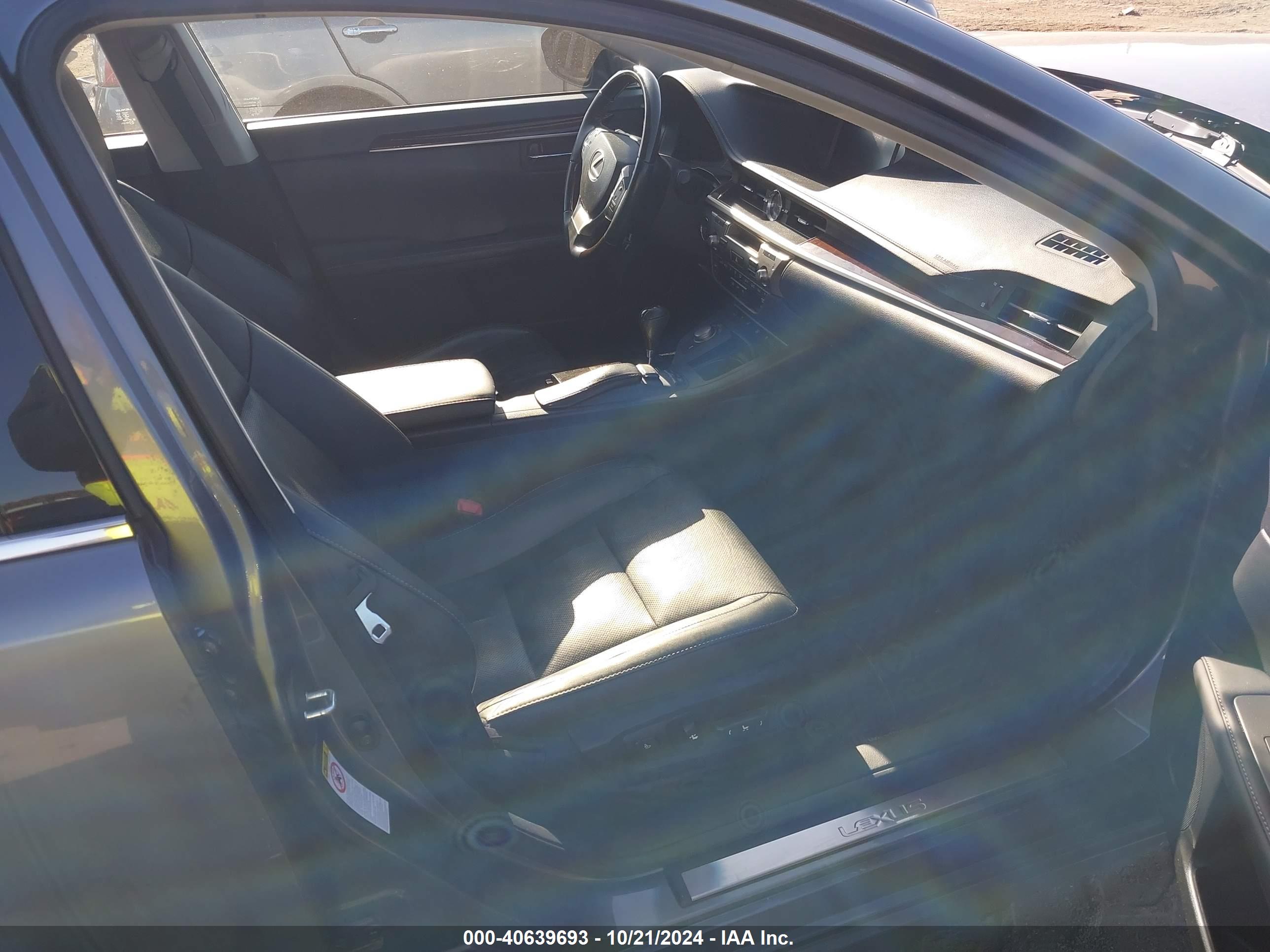 LEXUS ES image 5