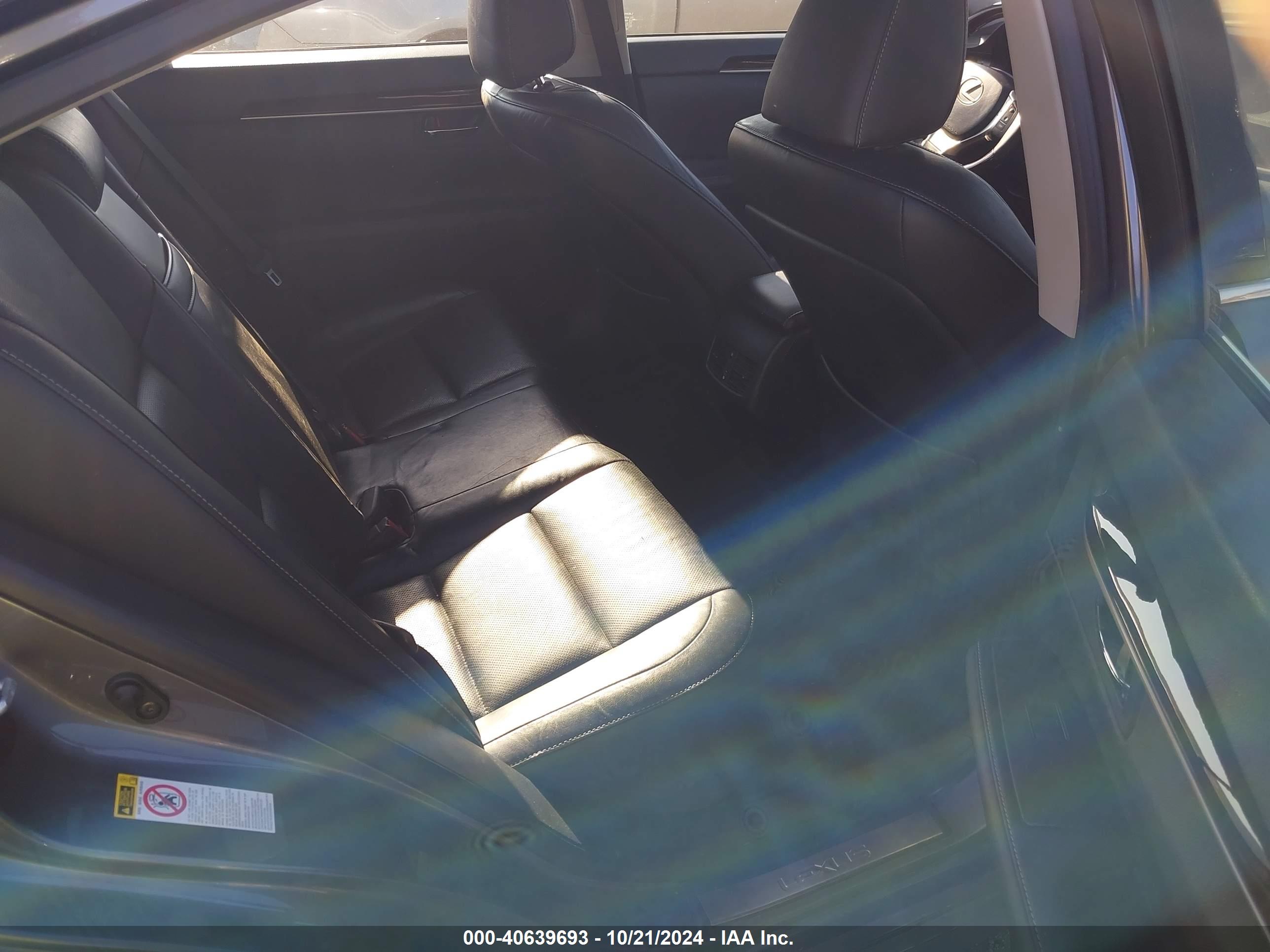 LEXUS ES image 8
