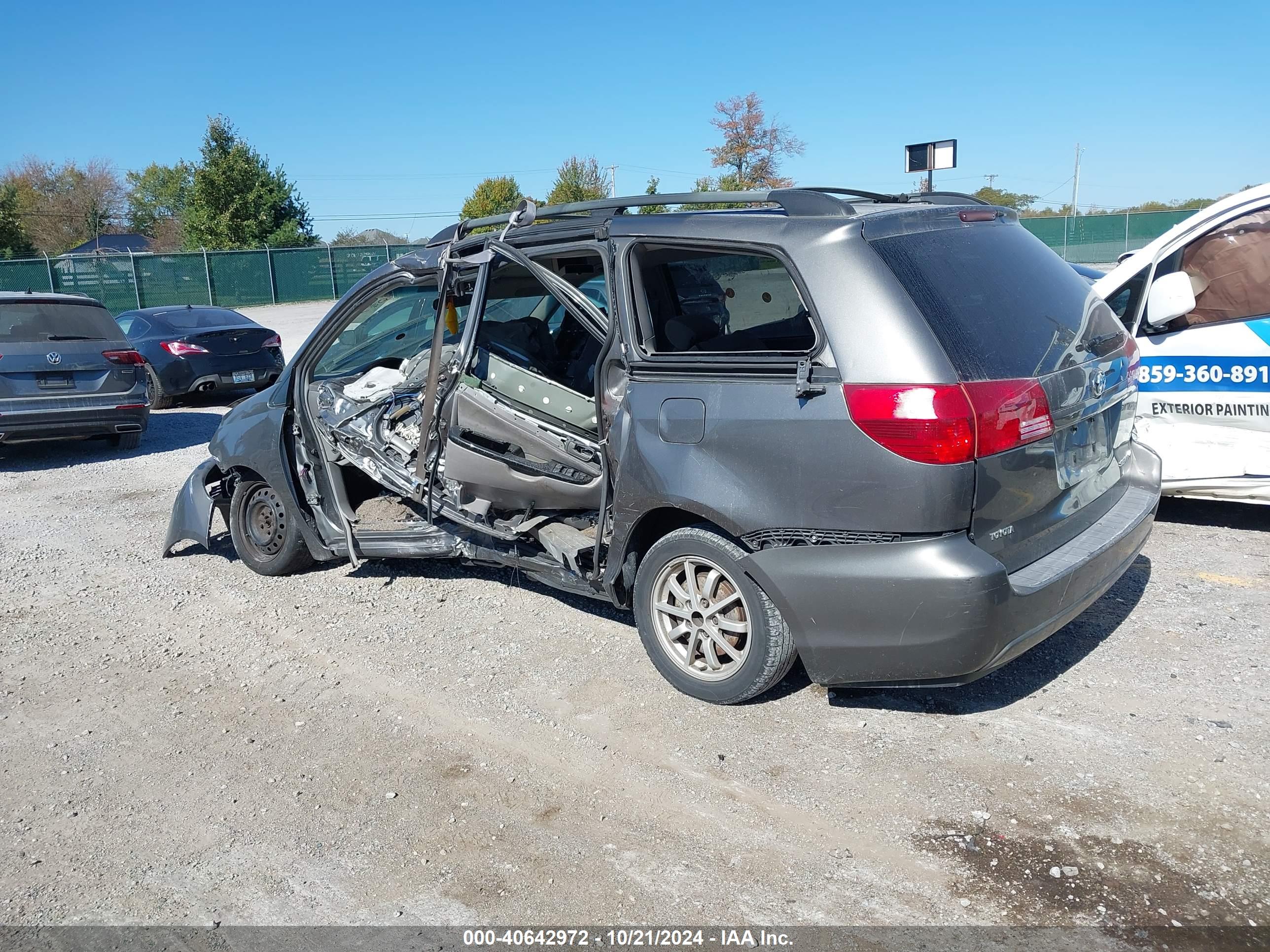 TOYOTA SIENNA image 3
