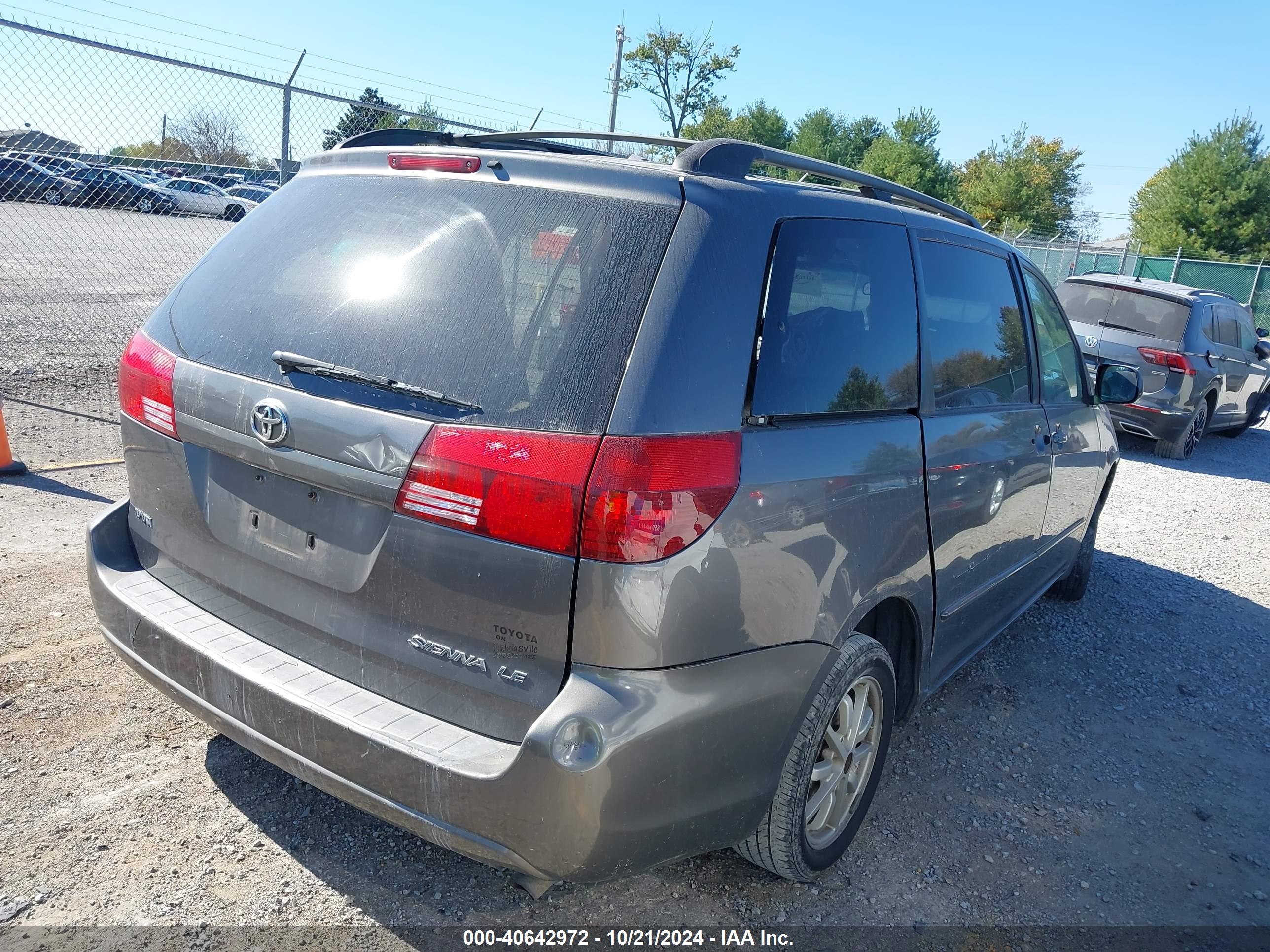 TOYOTA SIENNA image 4