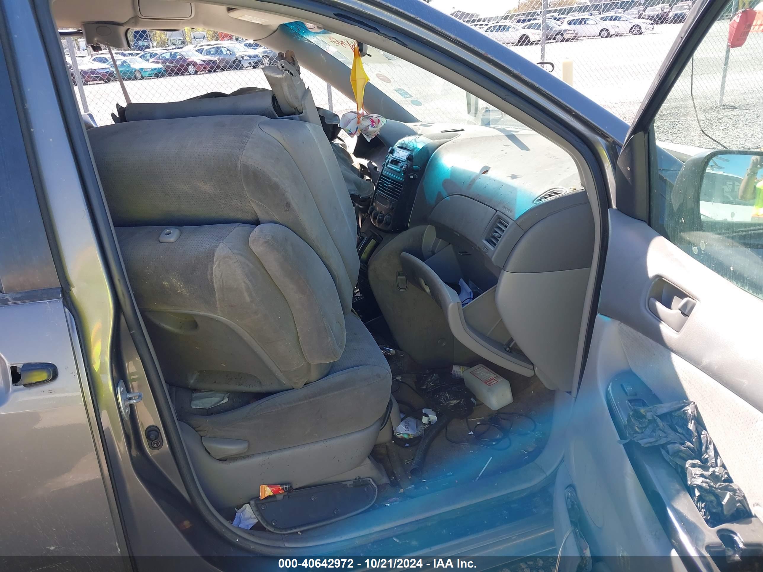 TOYOTA SIENNA image 5