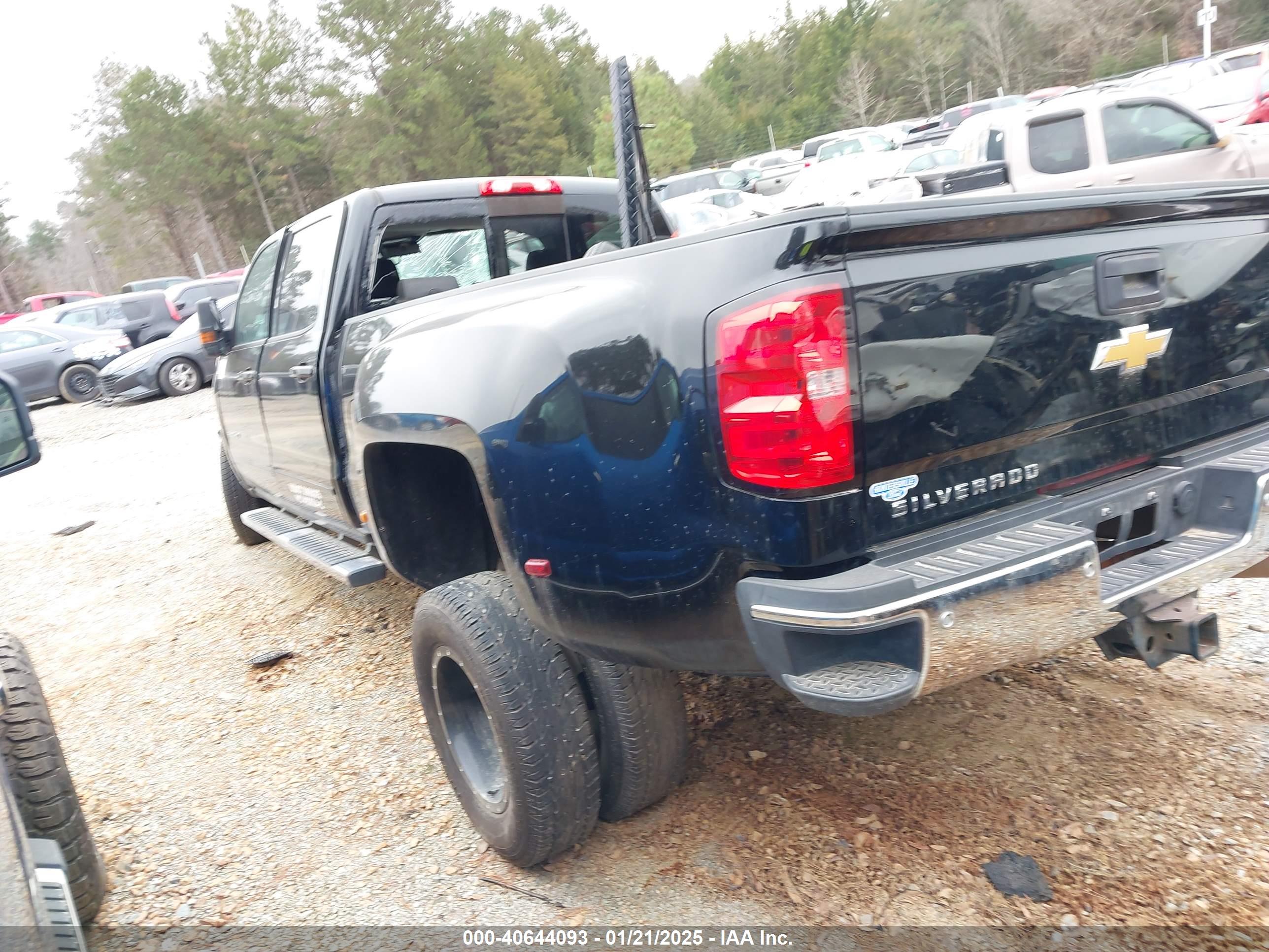 CHEVROLET SILVERADO image 3