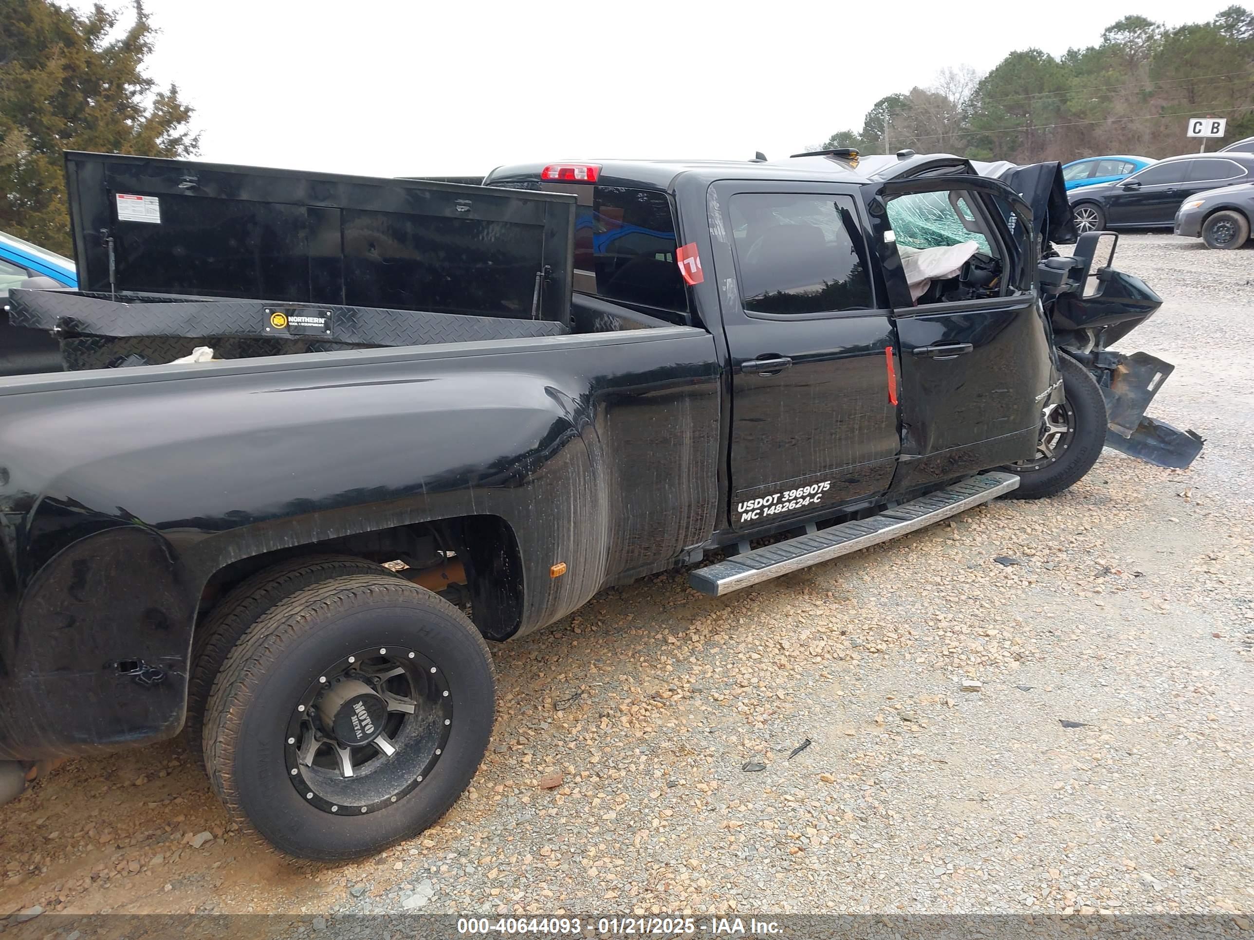 CHEVROLET SILVERADO image 4