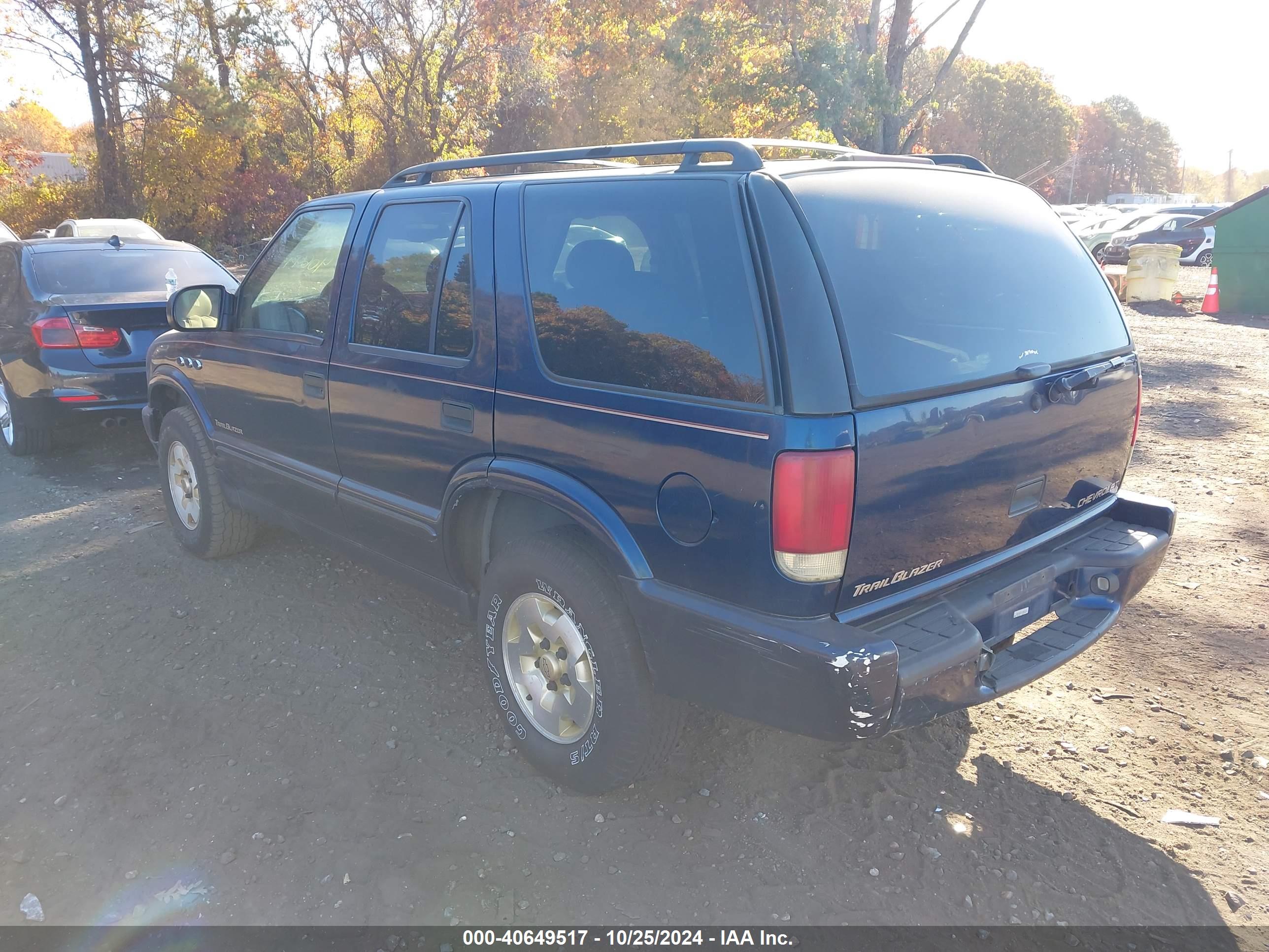 CHEVROLET BLAZER image 3