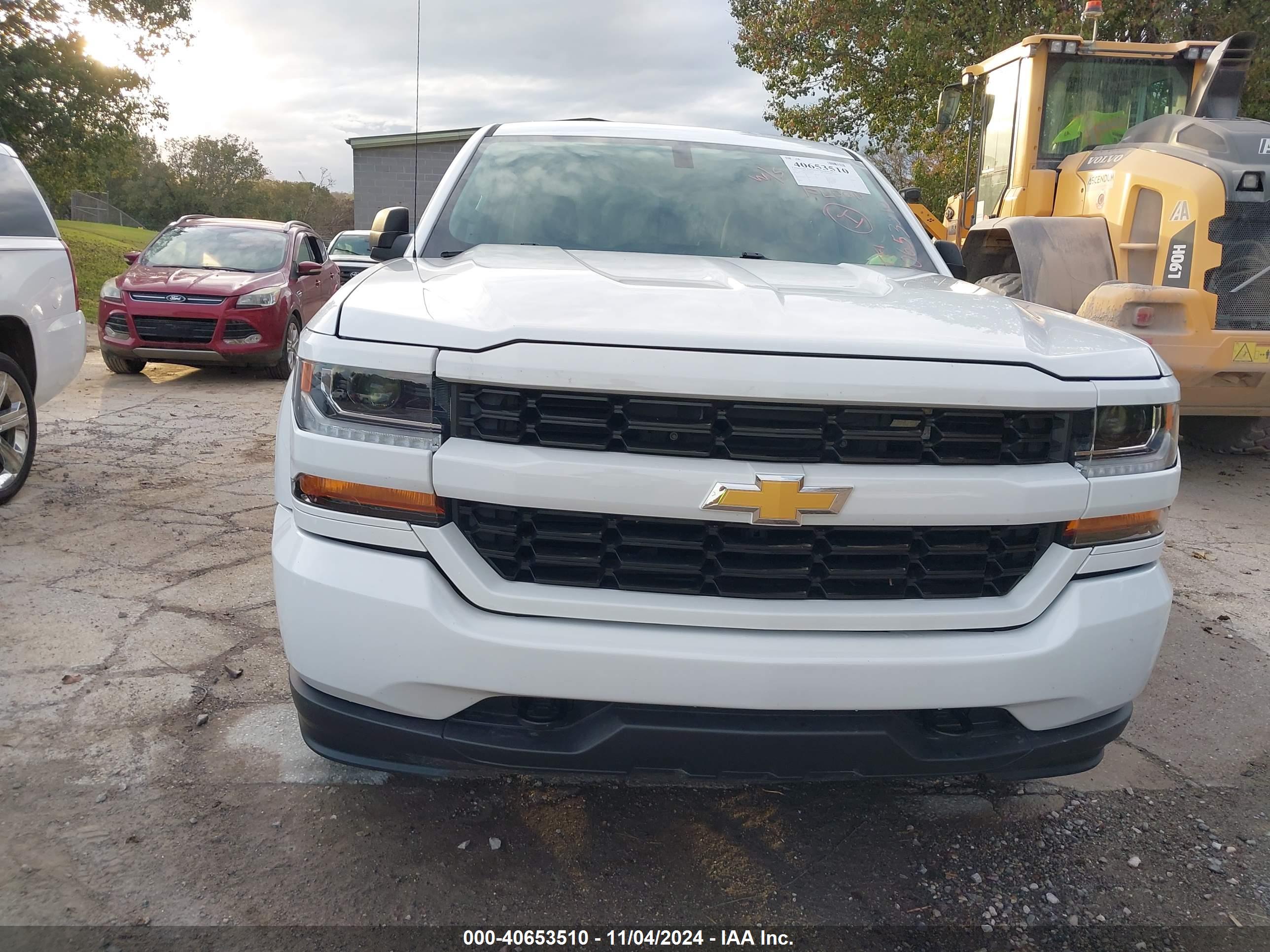 CHEVROLET SILVERADO image 6