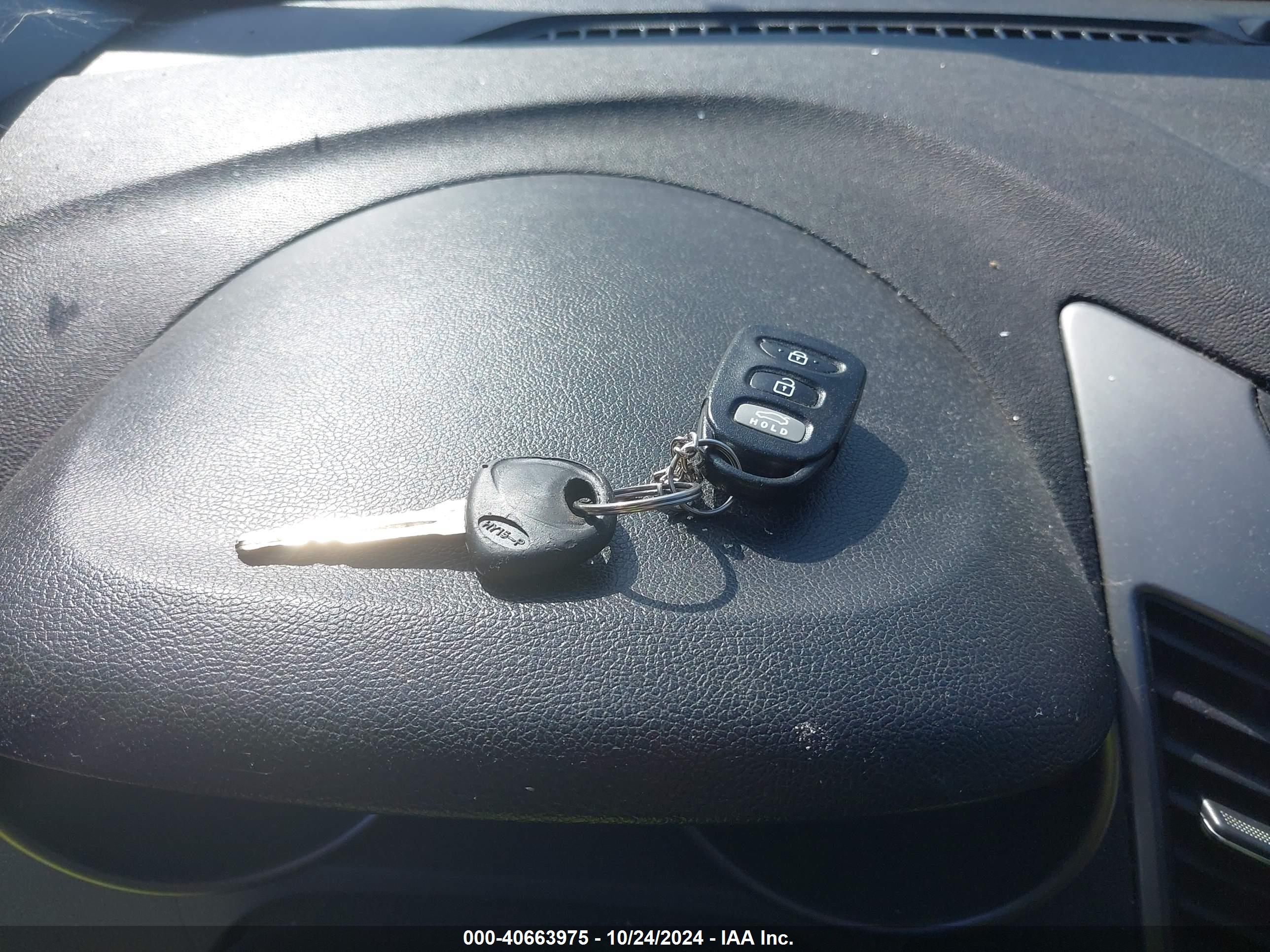 HYUNDAI ELANTRA image 11
