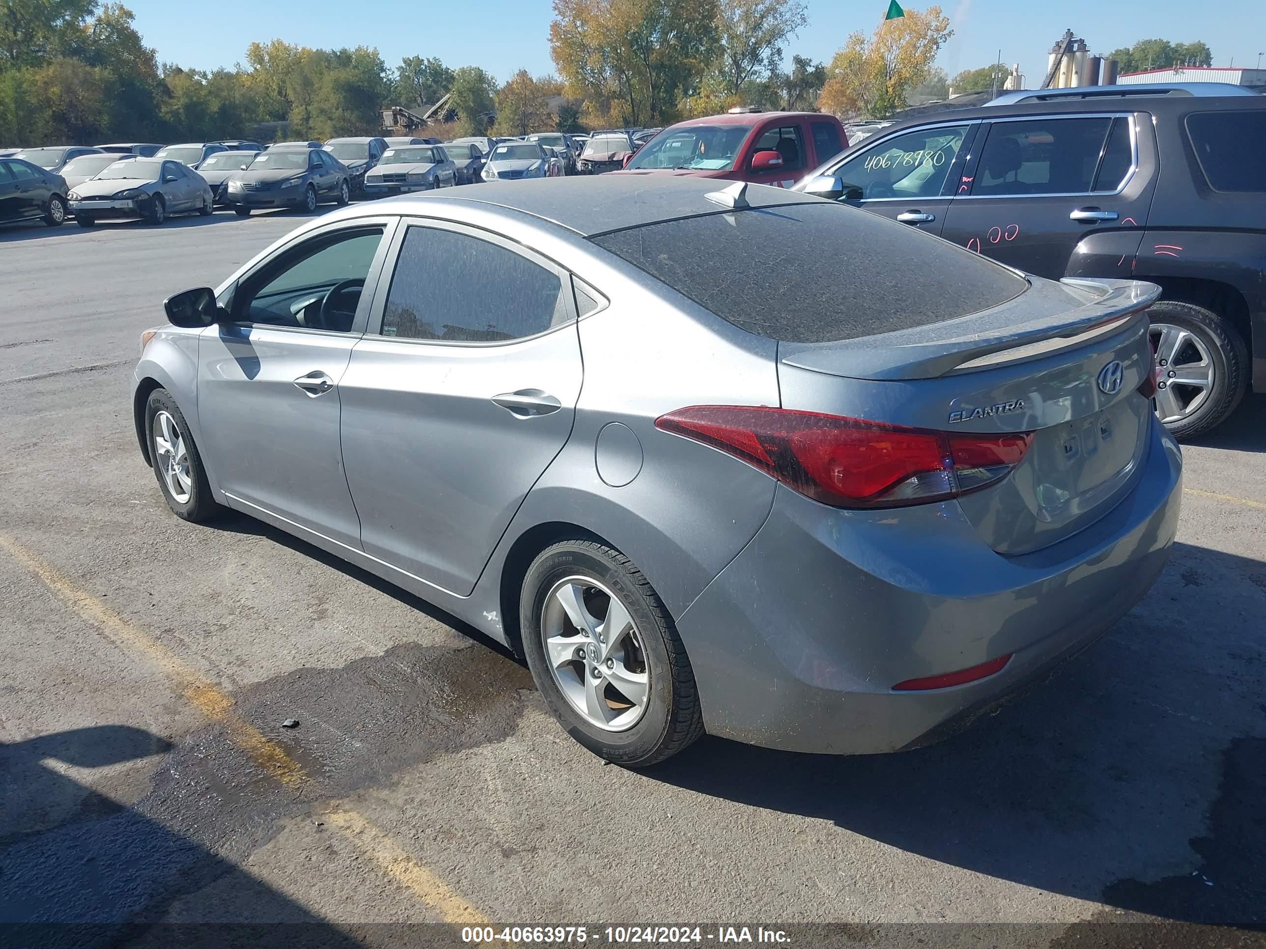 HYUNDAI ELANTRA image 3