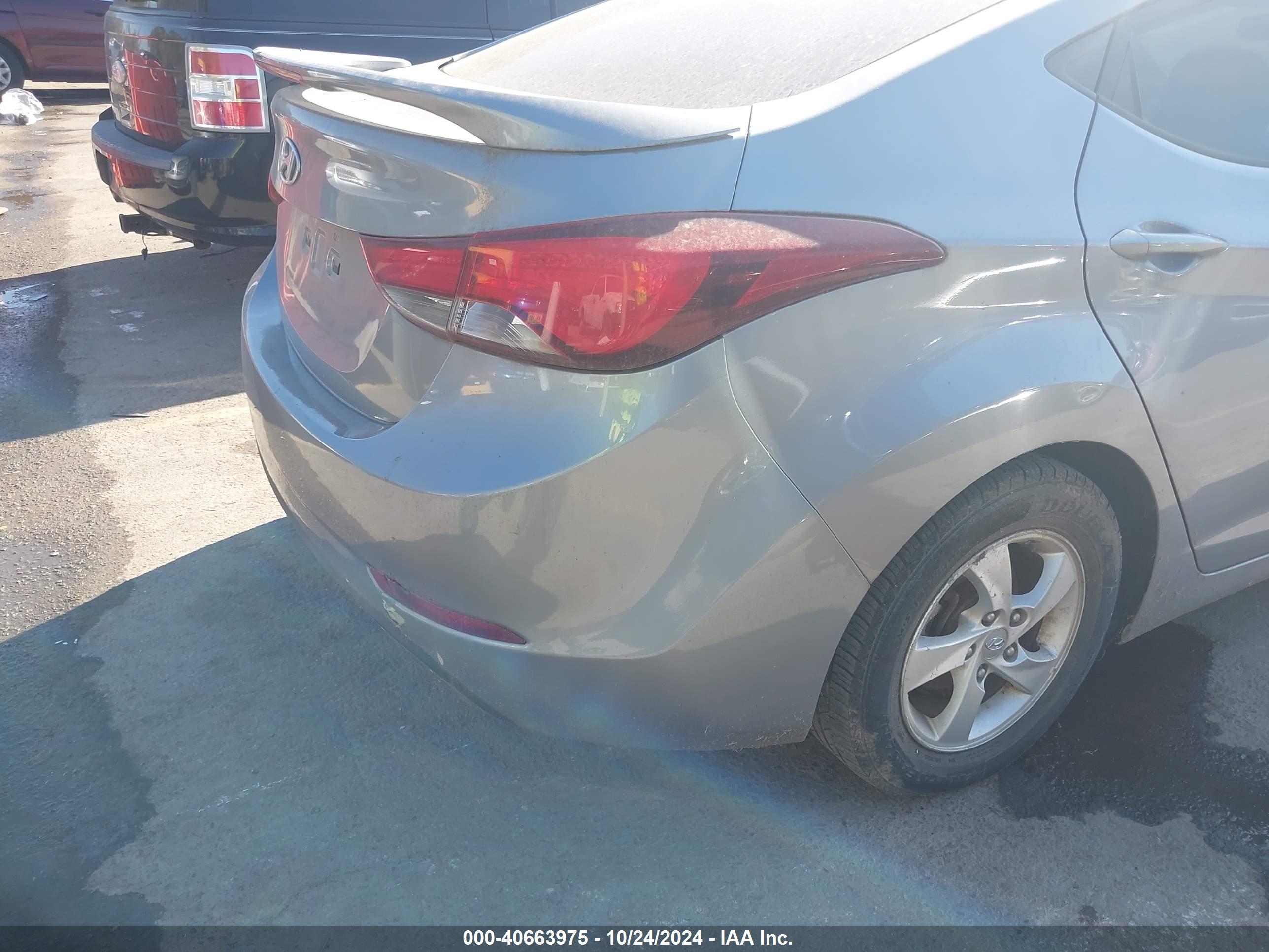 HYUNDAI ELANTRA image 6