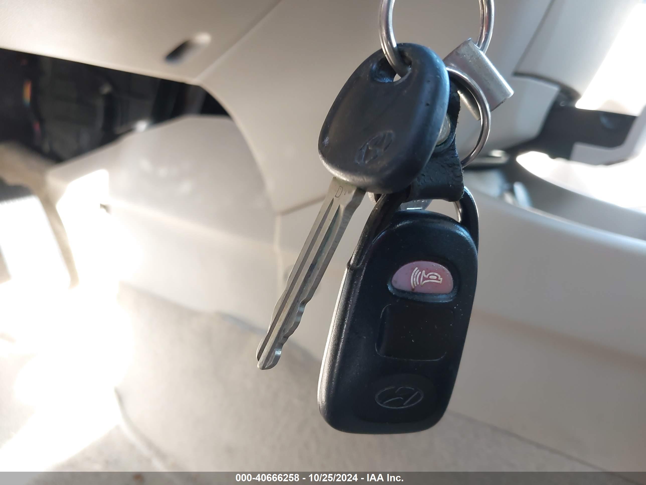 HYUNDAI ELANTRA image 11