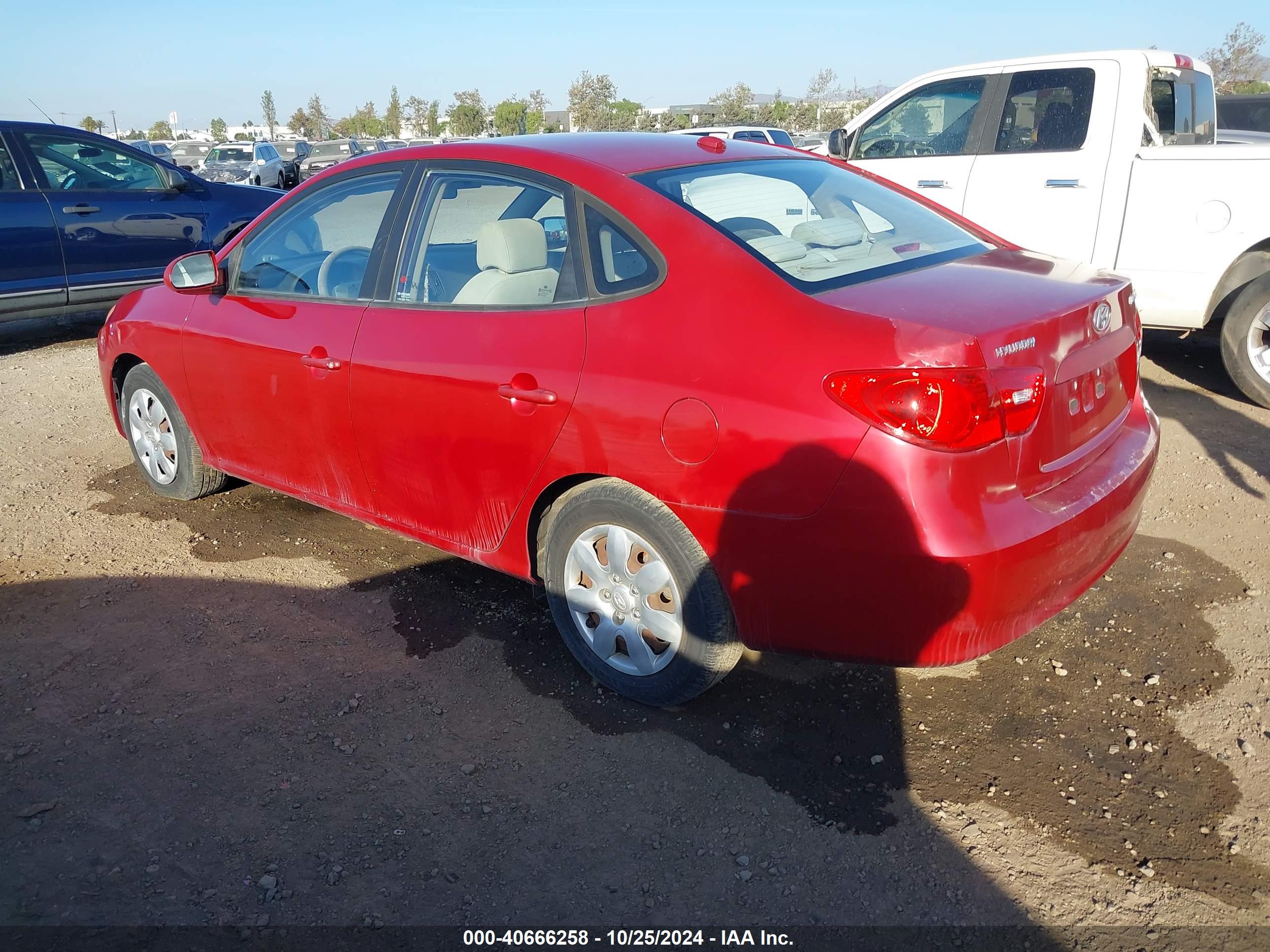 HYUNDAI ELANTRA image 3