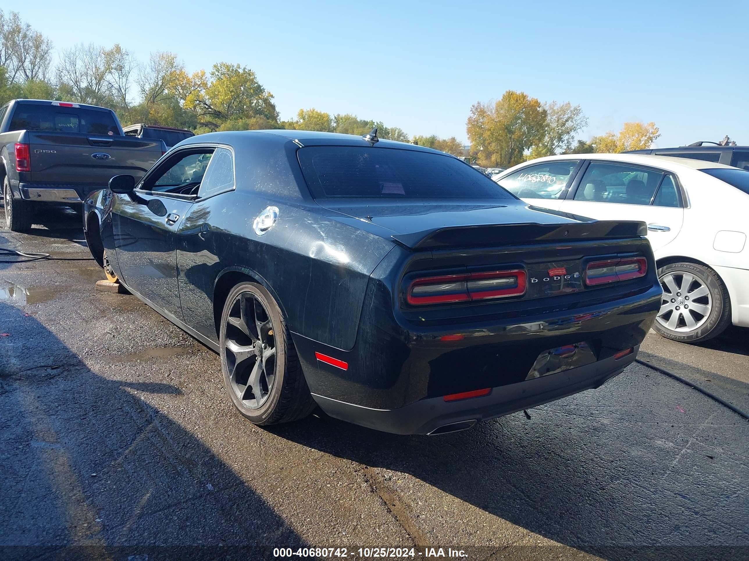 DODGE CHALLENGER image 3