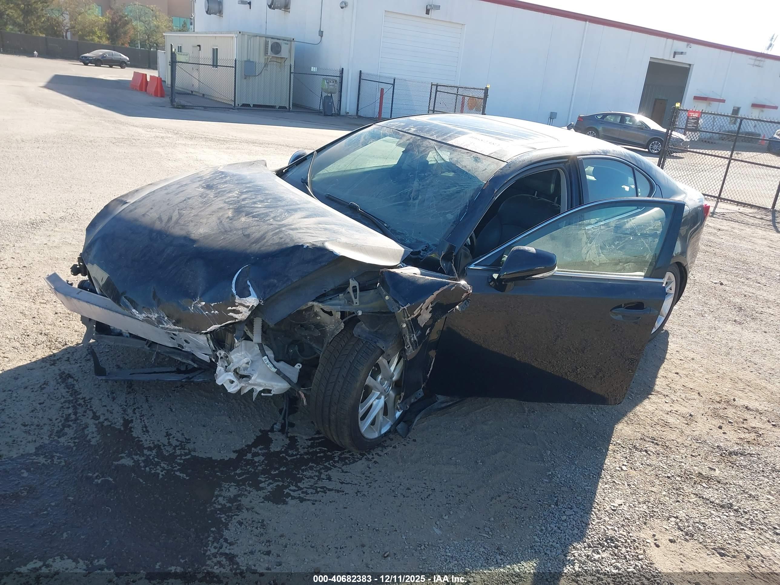 LEXUS IS image 2