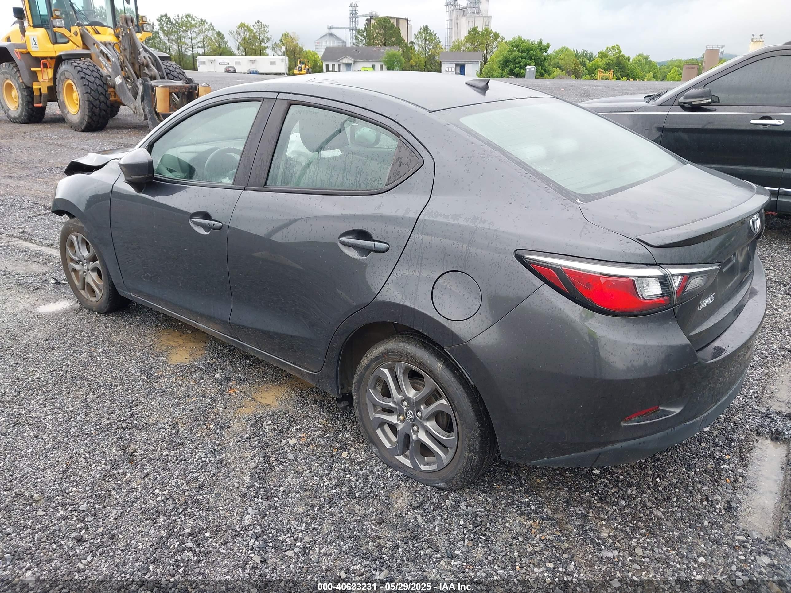 TOYOTA YARIS image 3