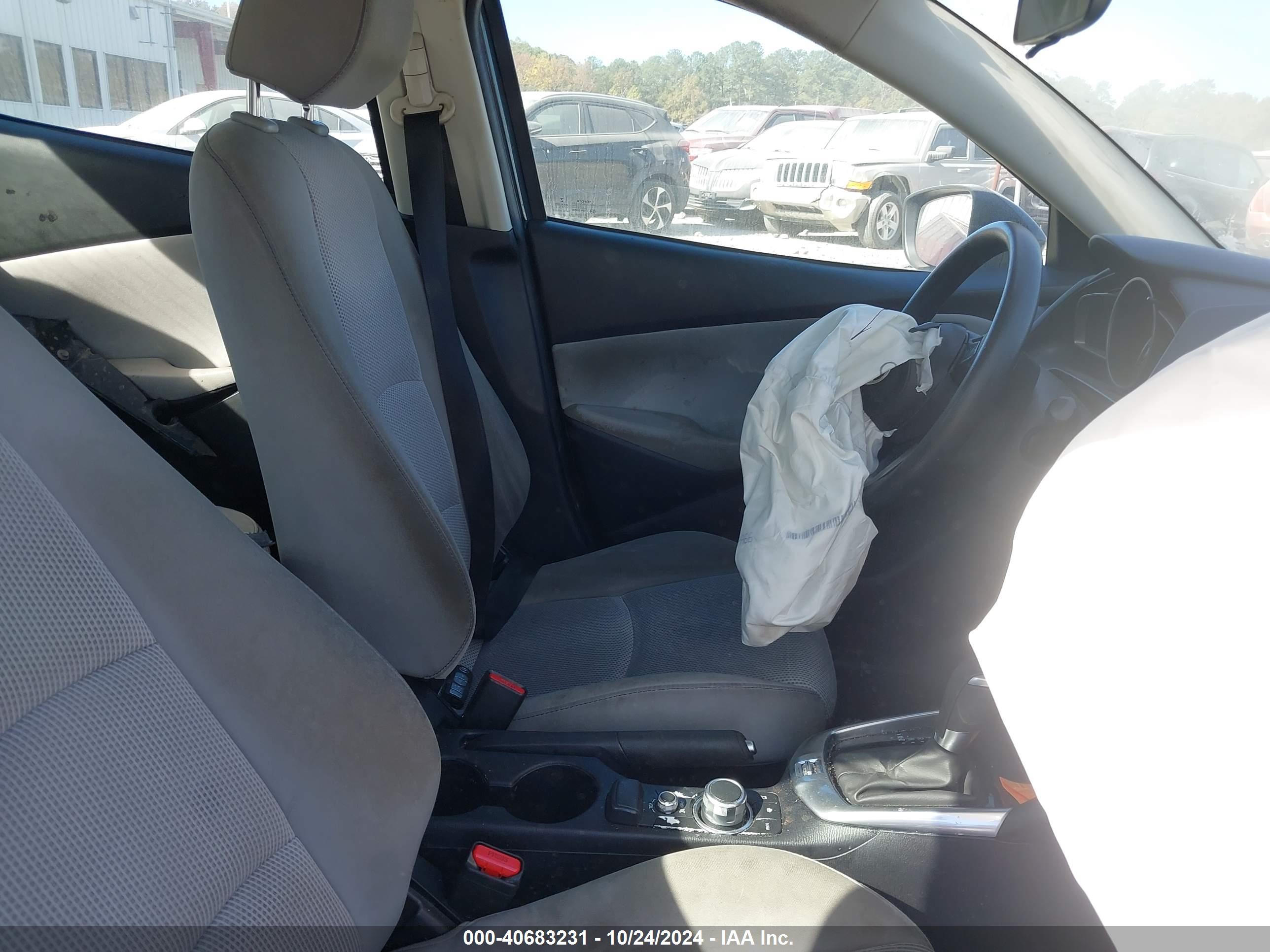TOYOTA YARIS image 5