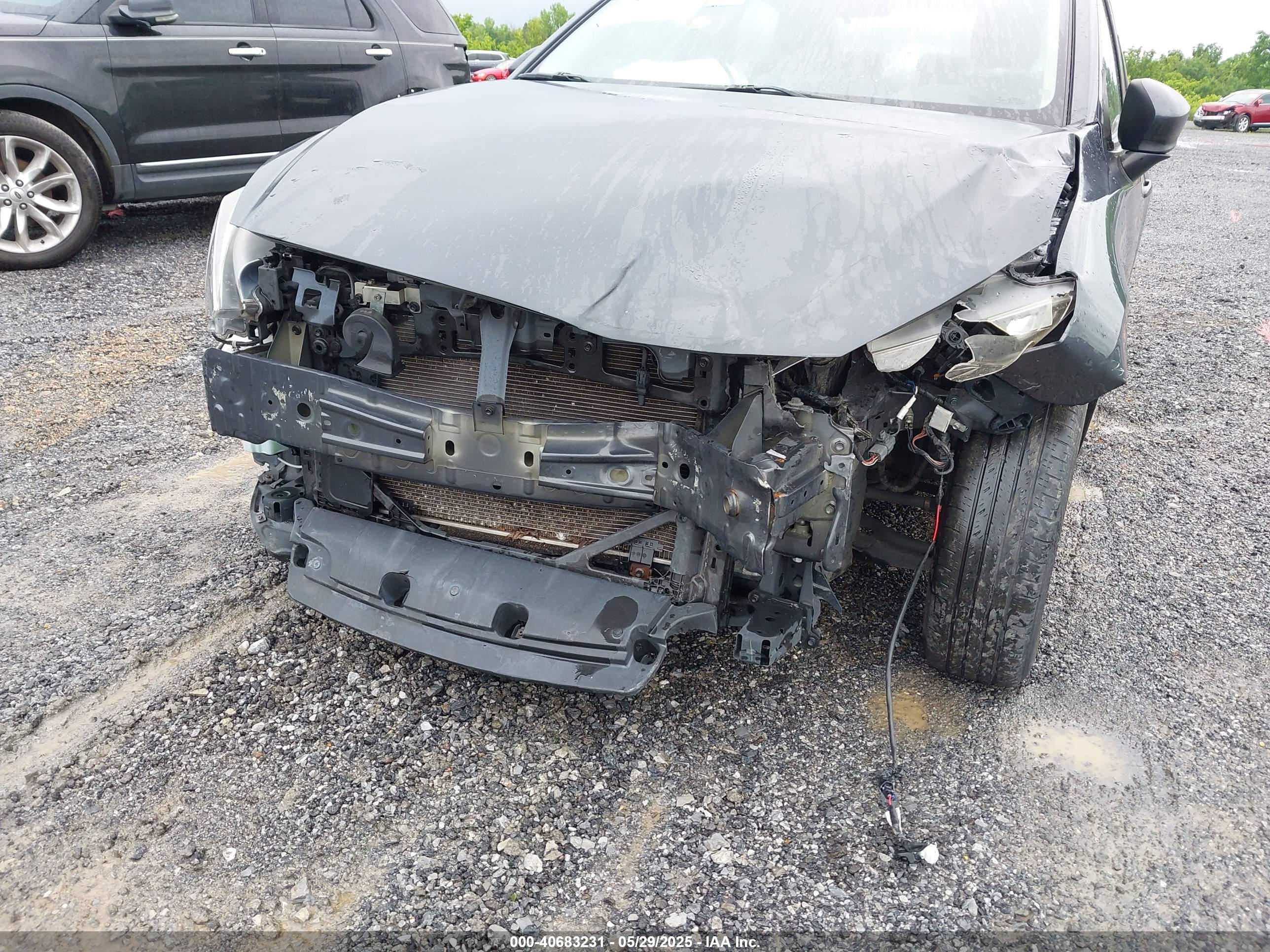 TOYOTA YARIS image 6