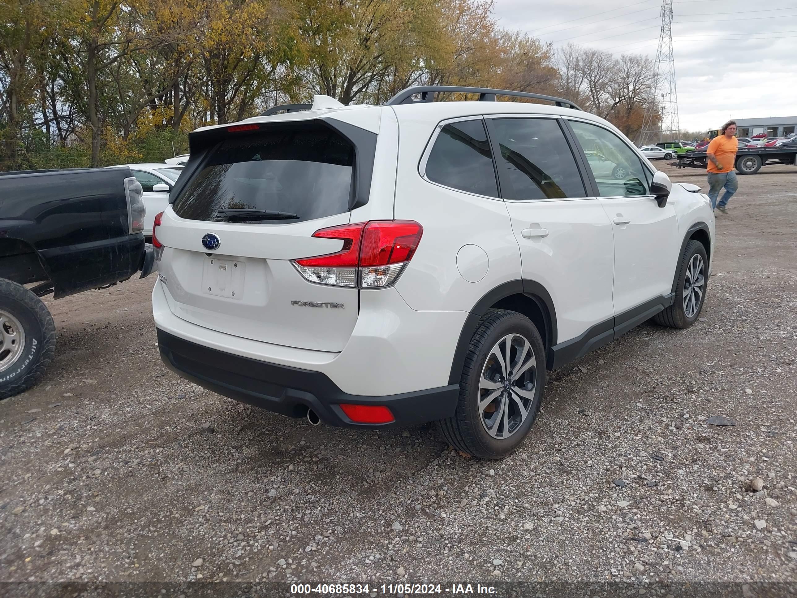 SUBARU FORESTER image 4