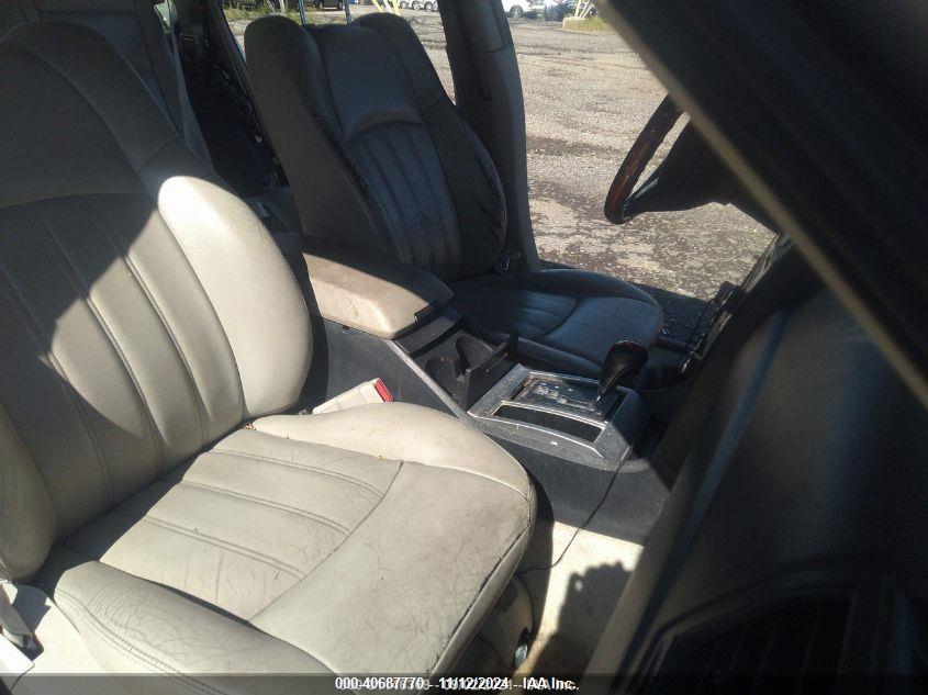 CHRYSLER 300 image 8
