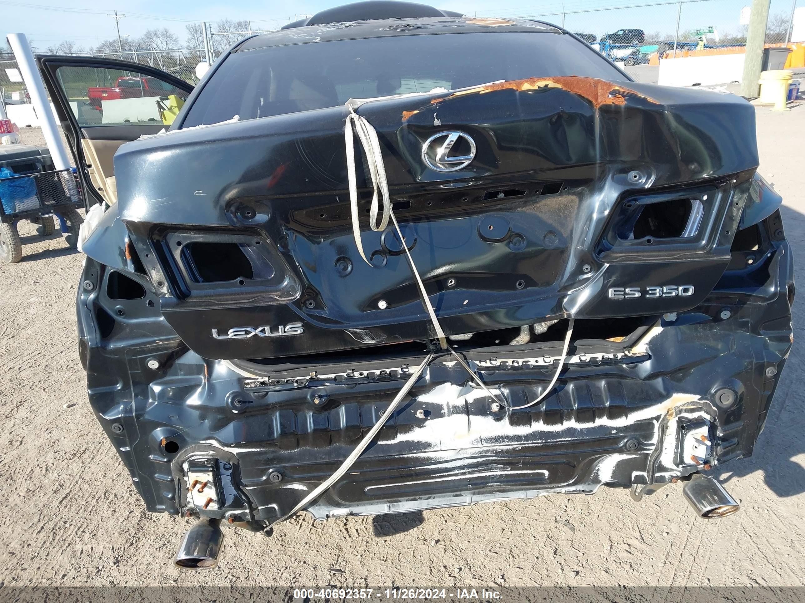 LEXUS ES image 6