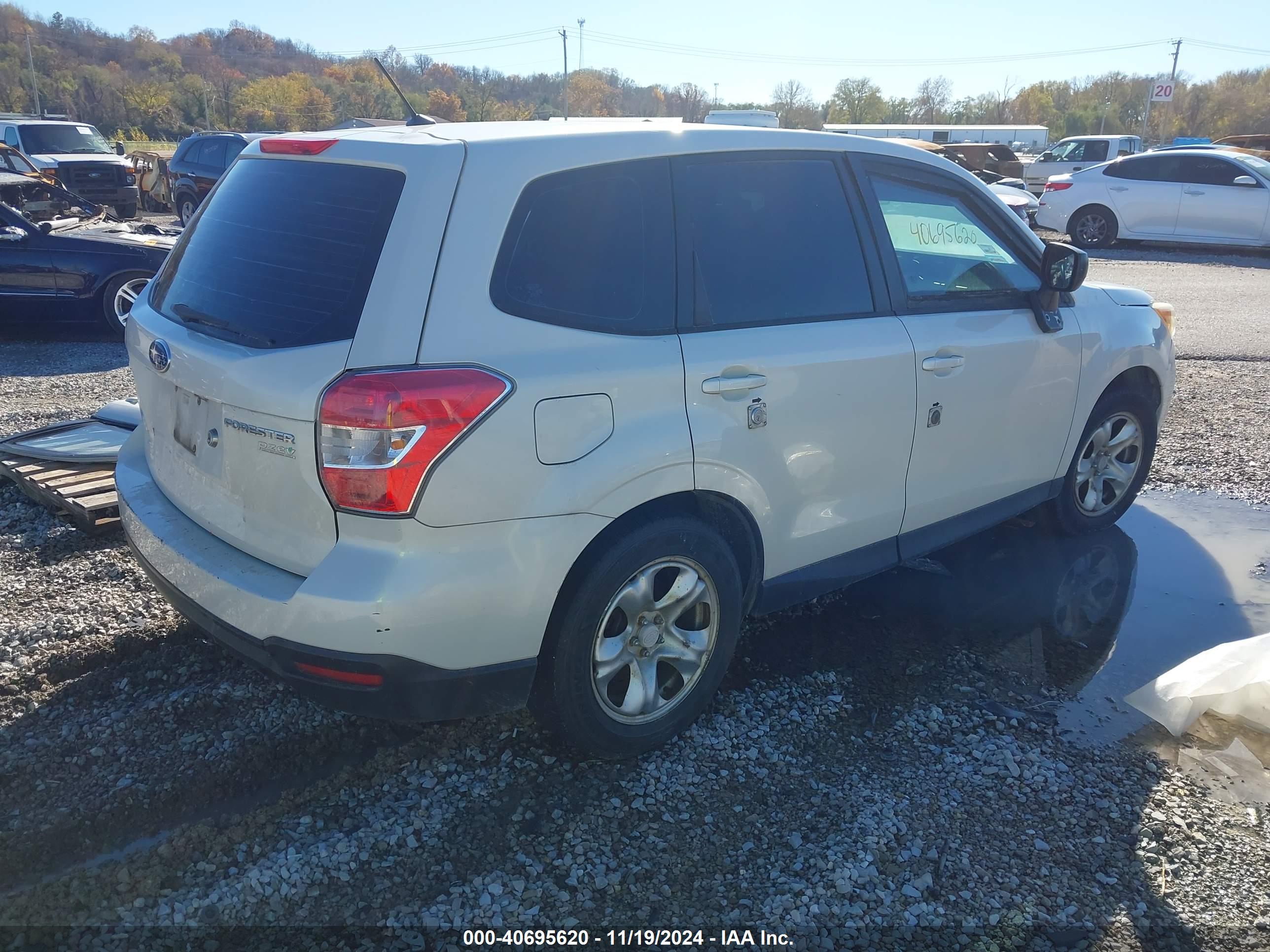 SUBARU FORESTER image 4