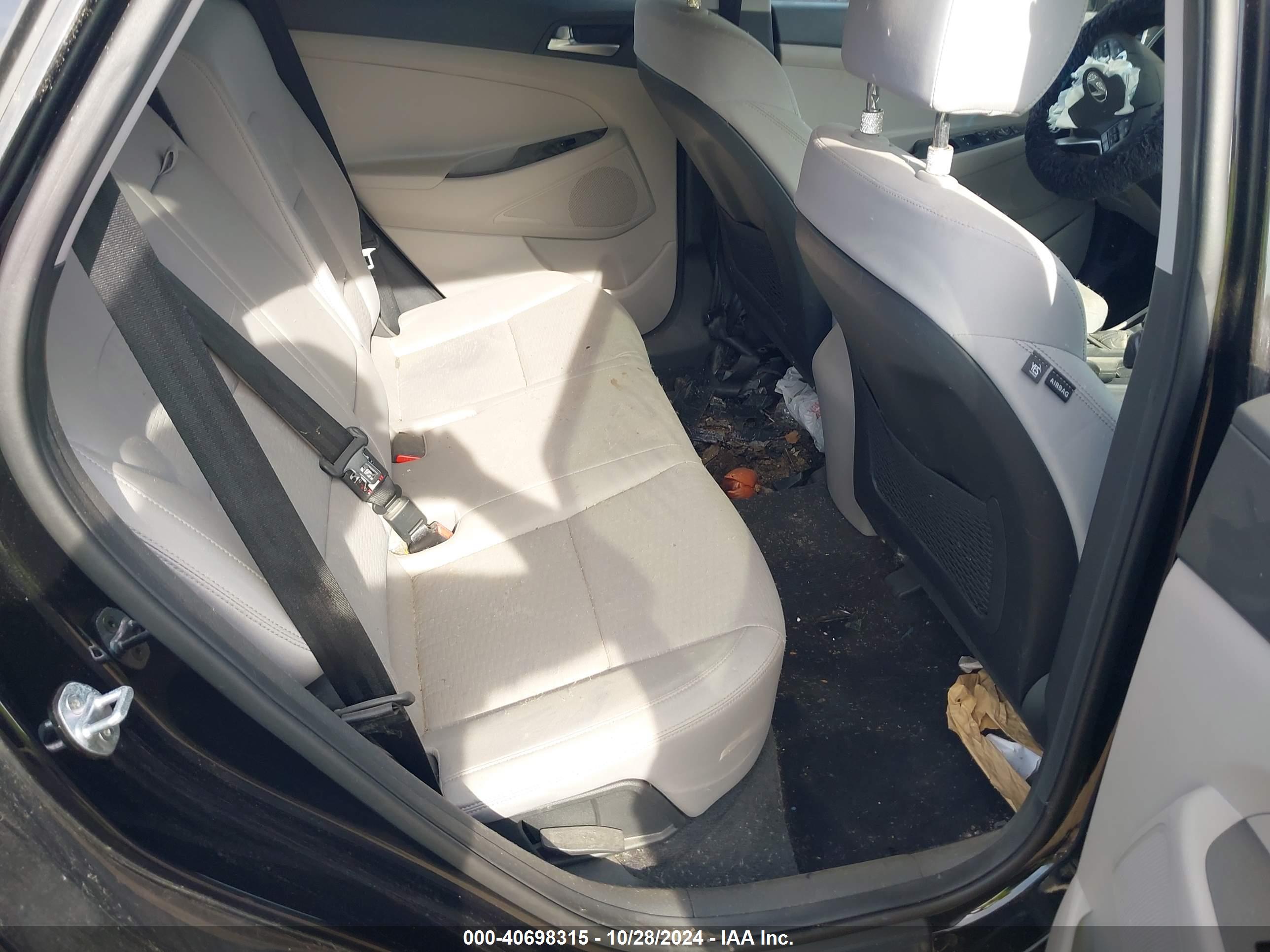 HYUNDAI TUCSON image 8