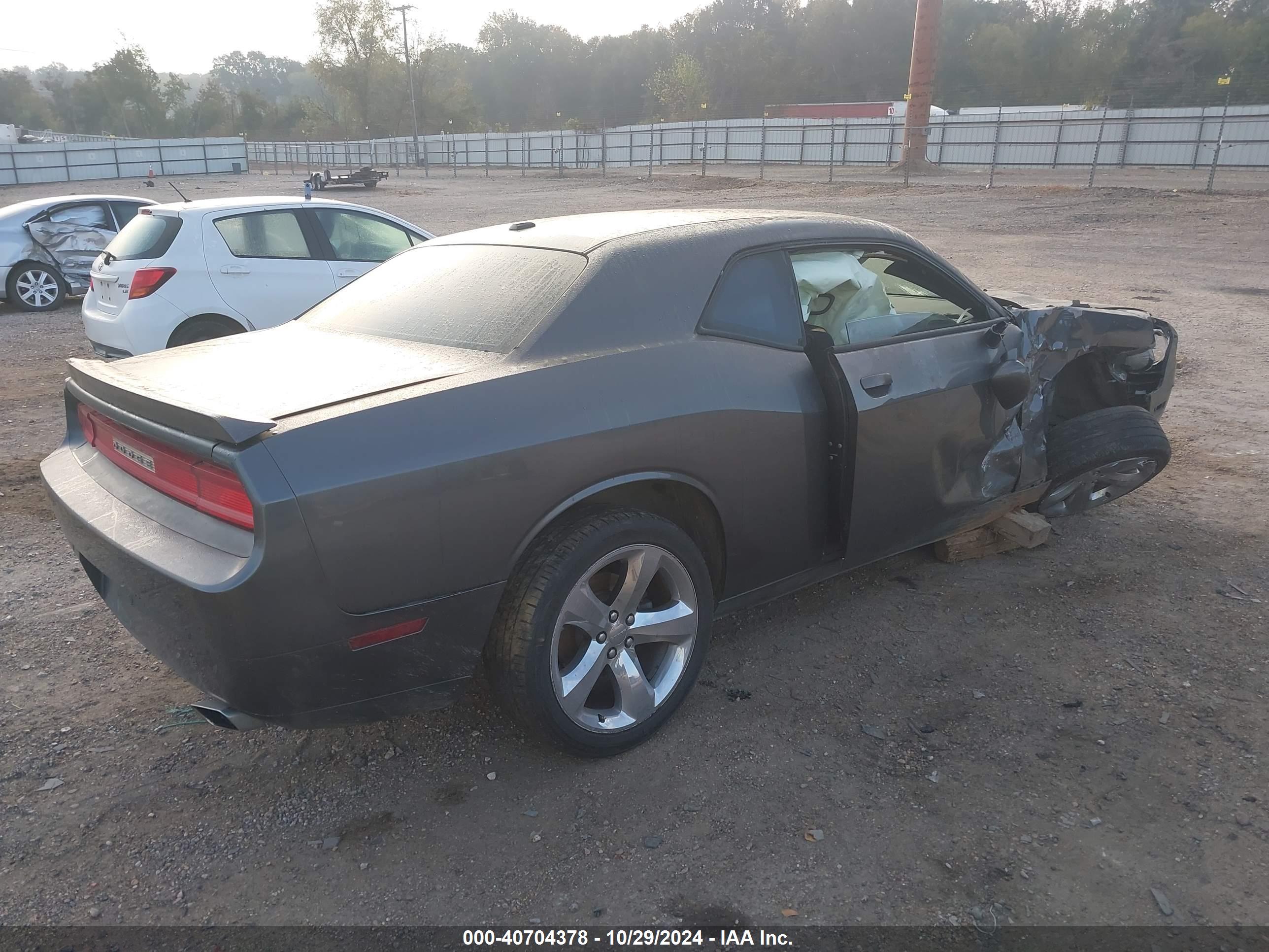 DODGE CHALLENGER image 4