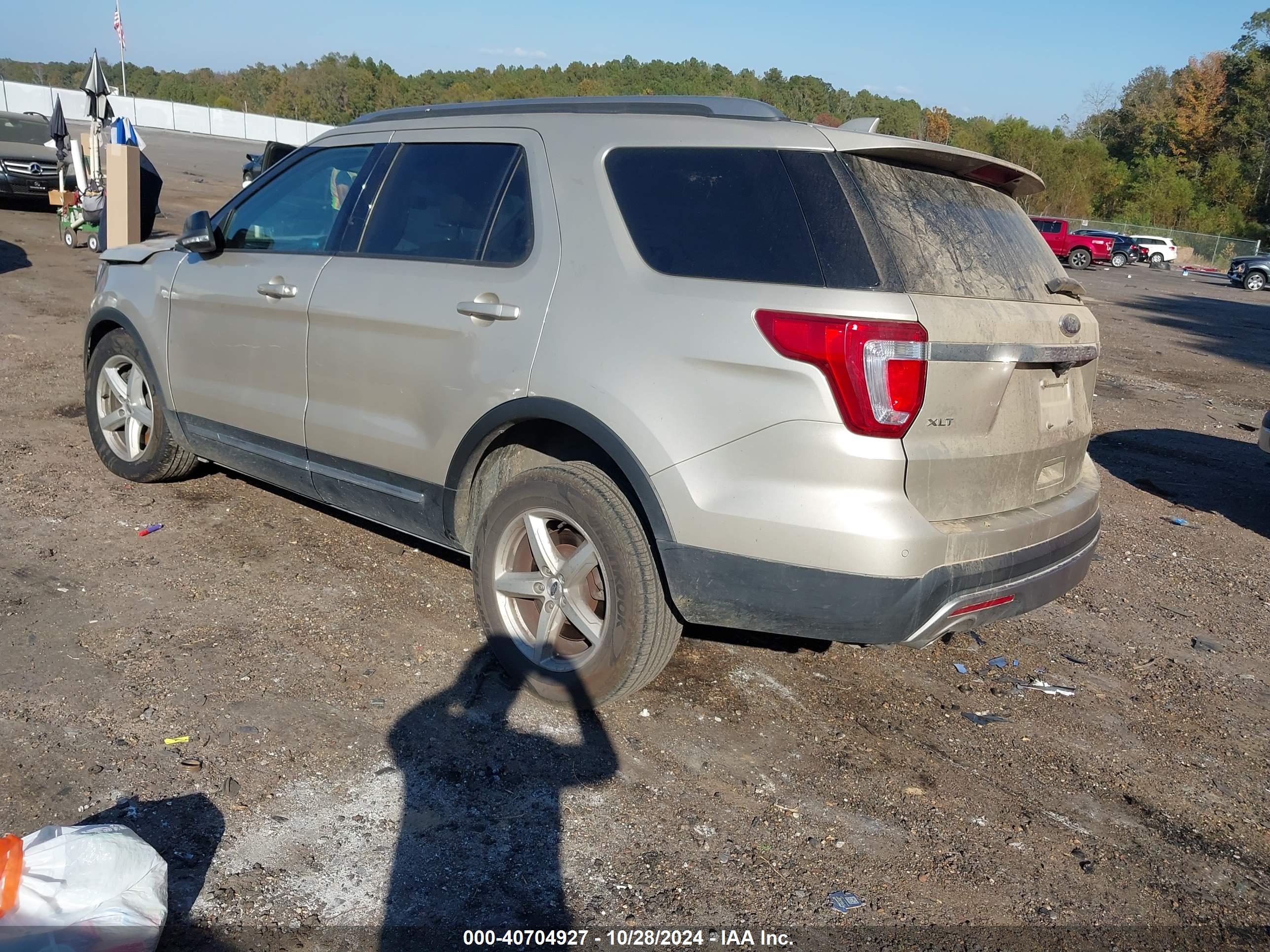 FORD EXPLORER image 3