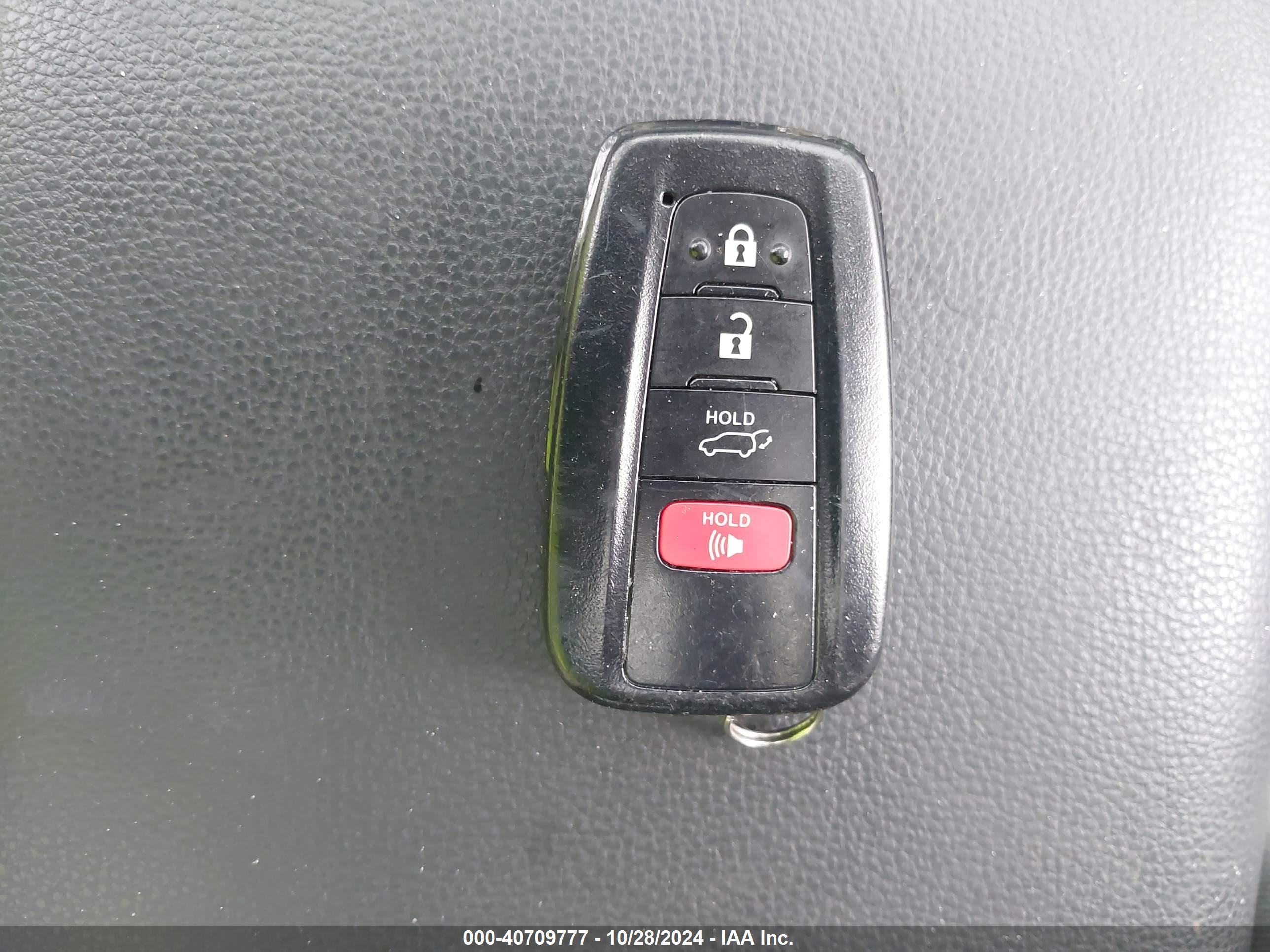 TOYOTA RAV4 image 11