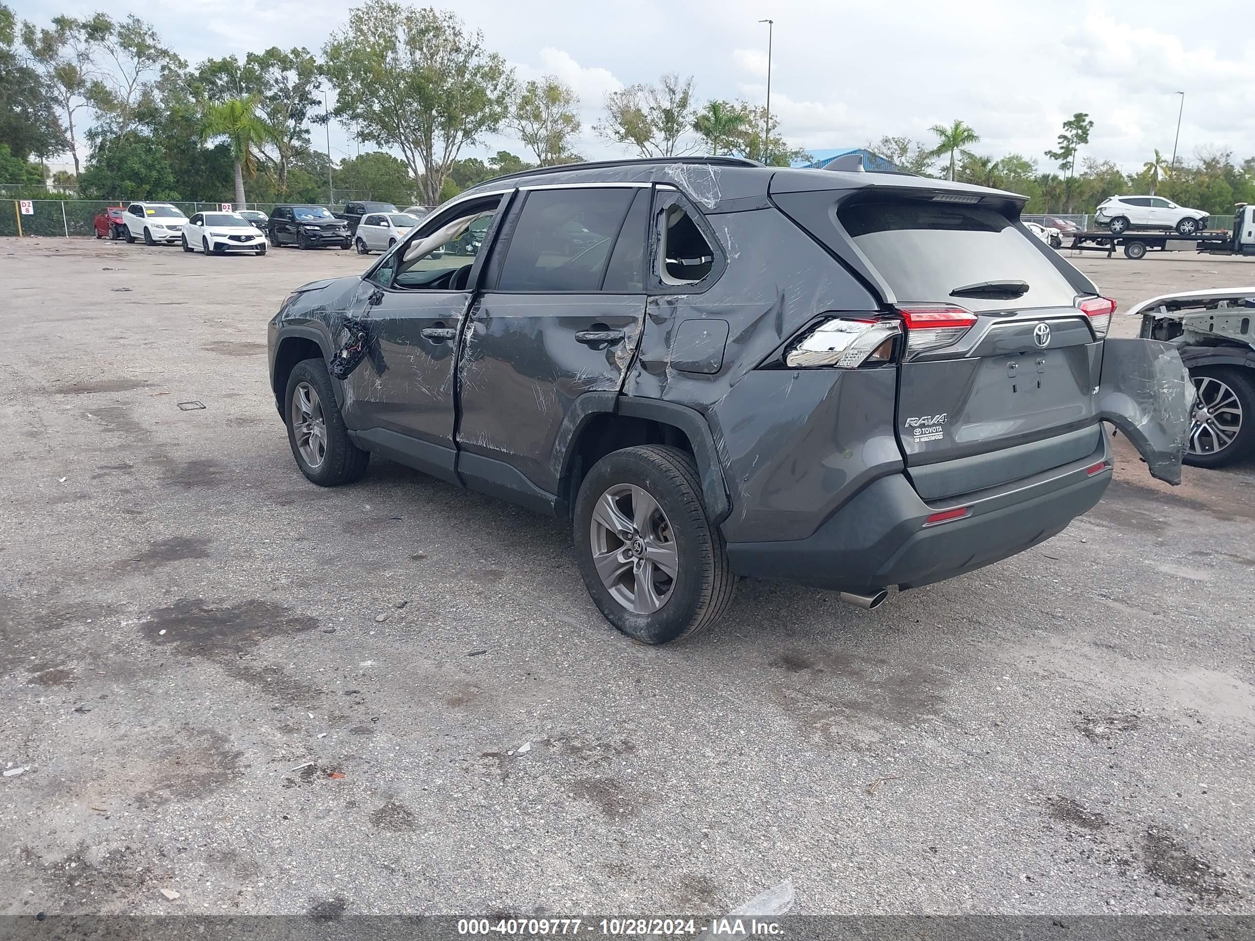 TOYOTA RAV4 image 3