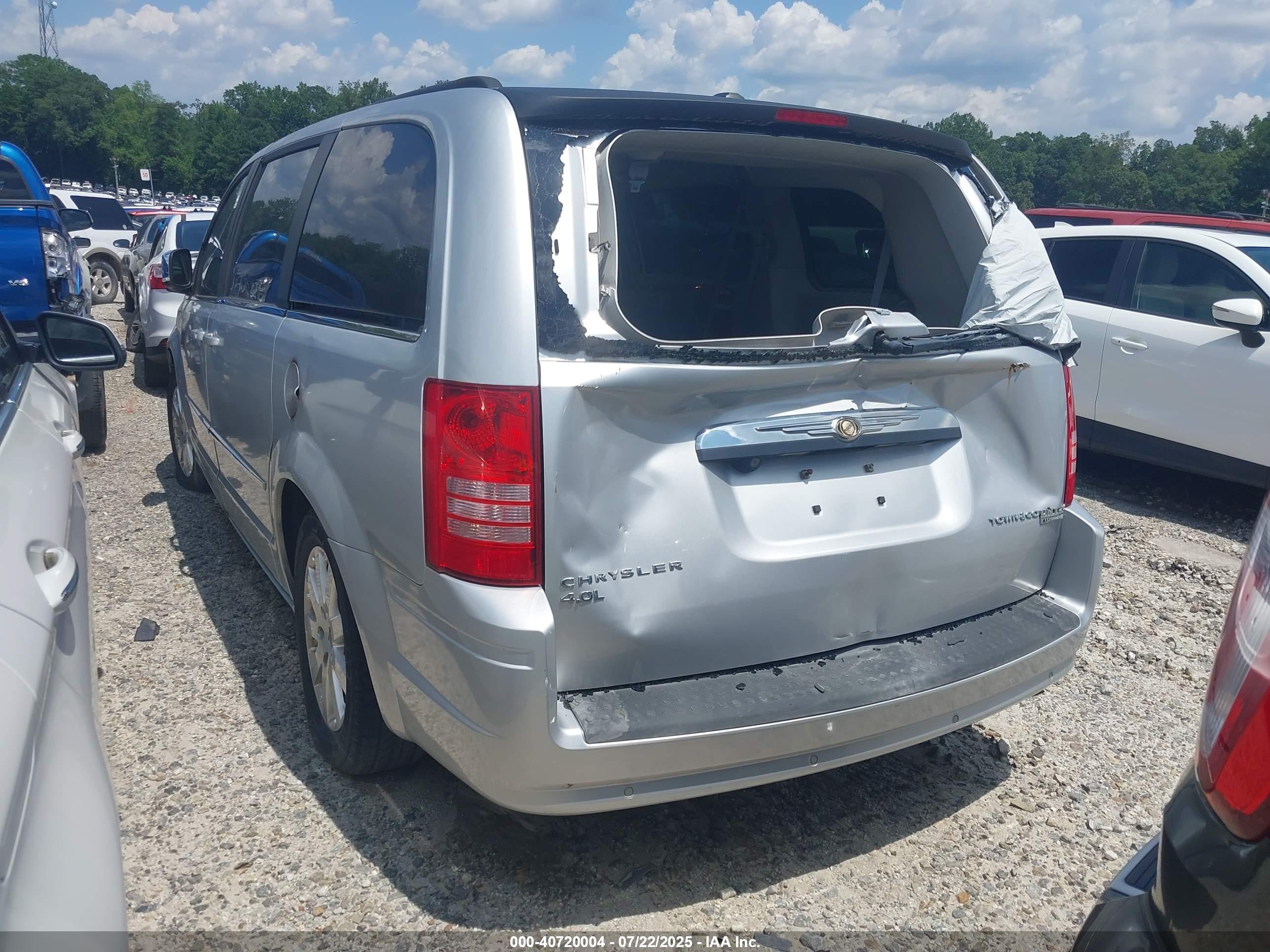 CHRYSLER TOWN image 3