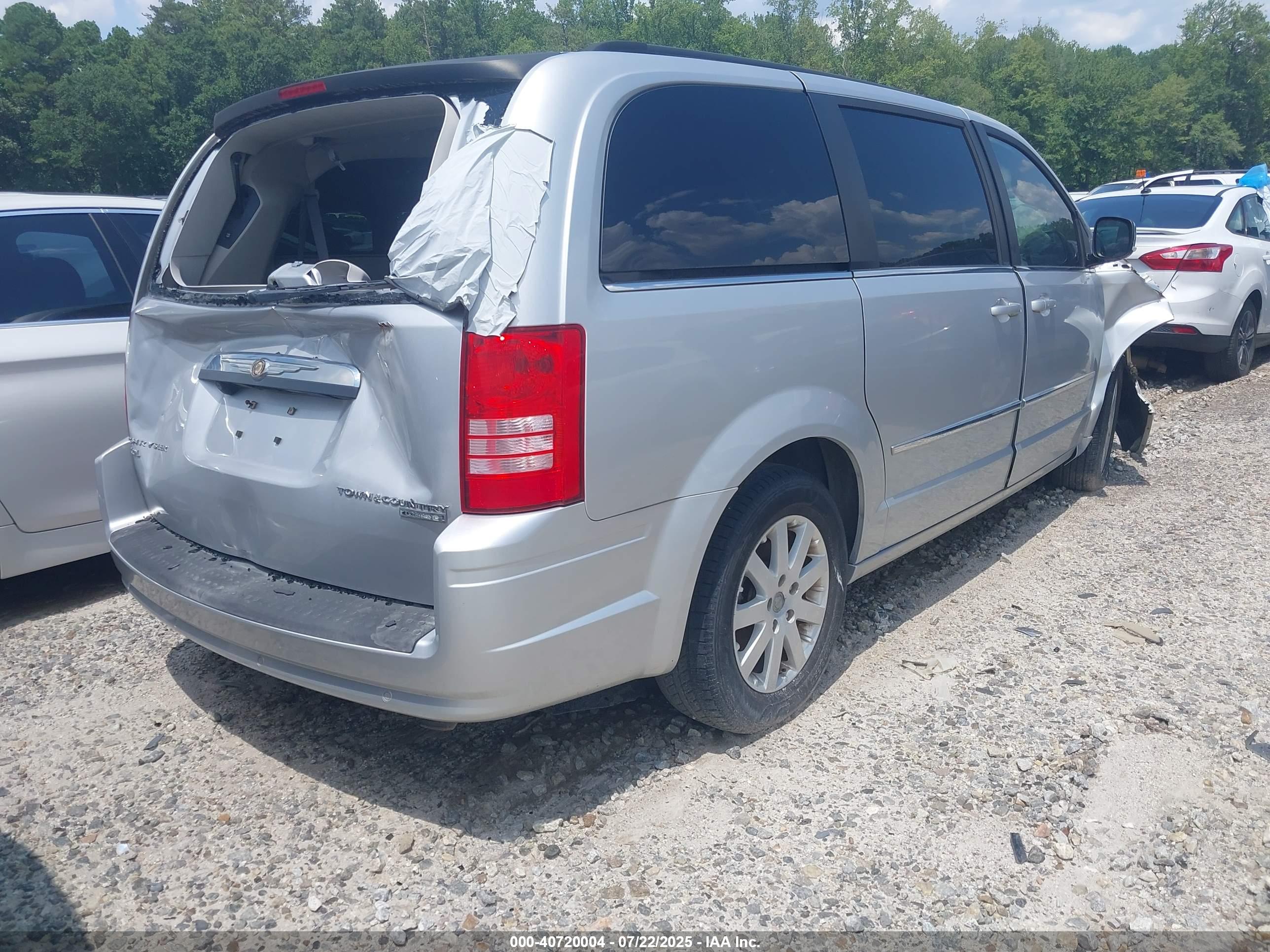 CHRYSLER TOWN image 4