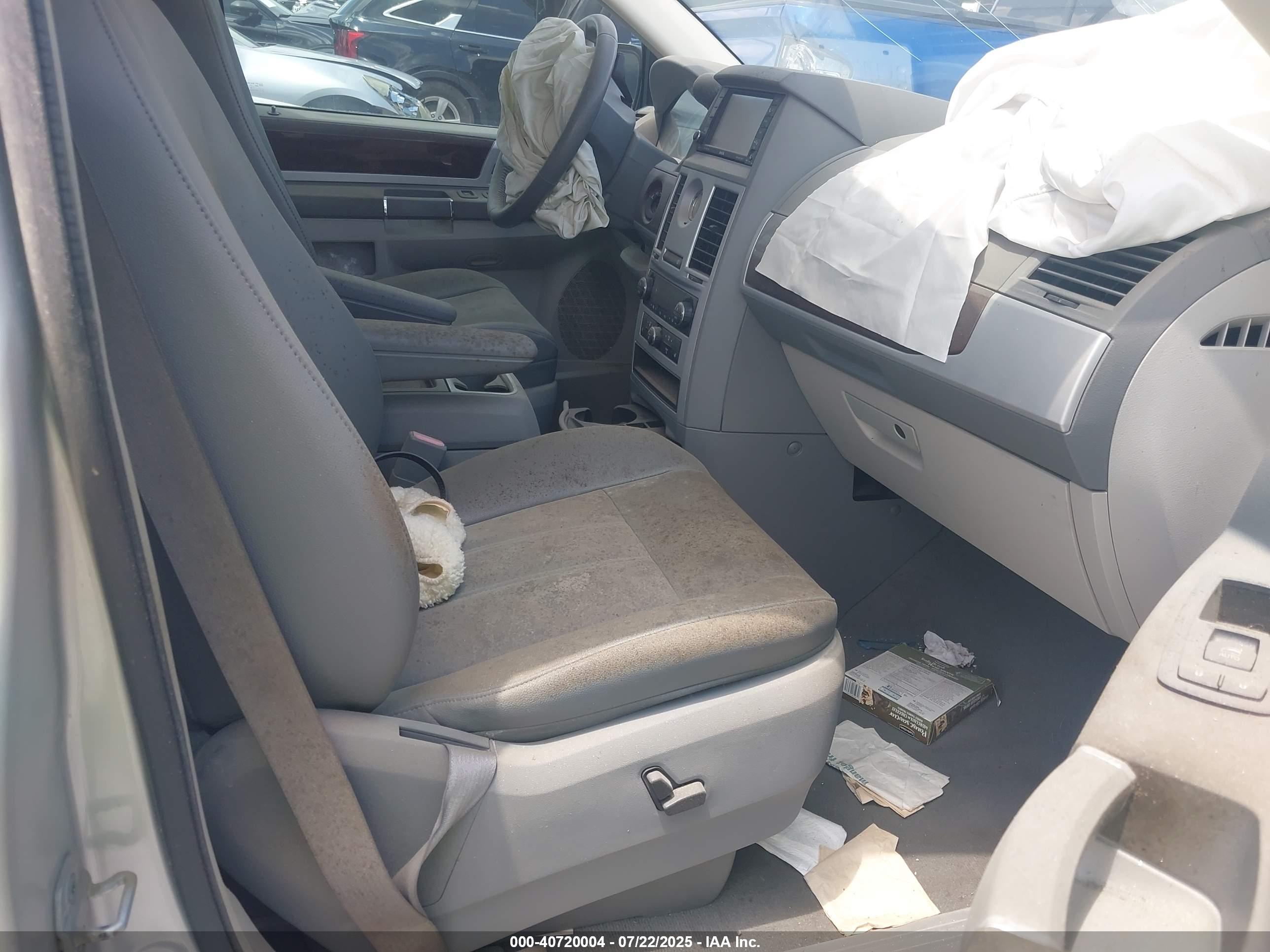 CHRYSLER TOWN image 5