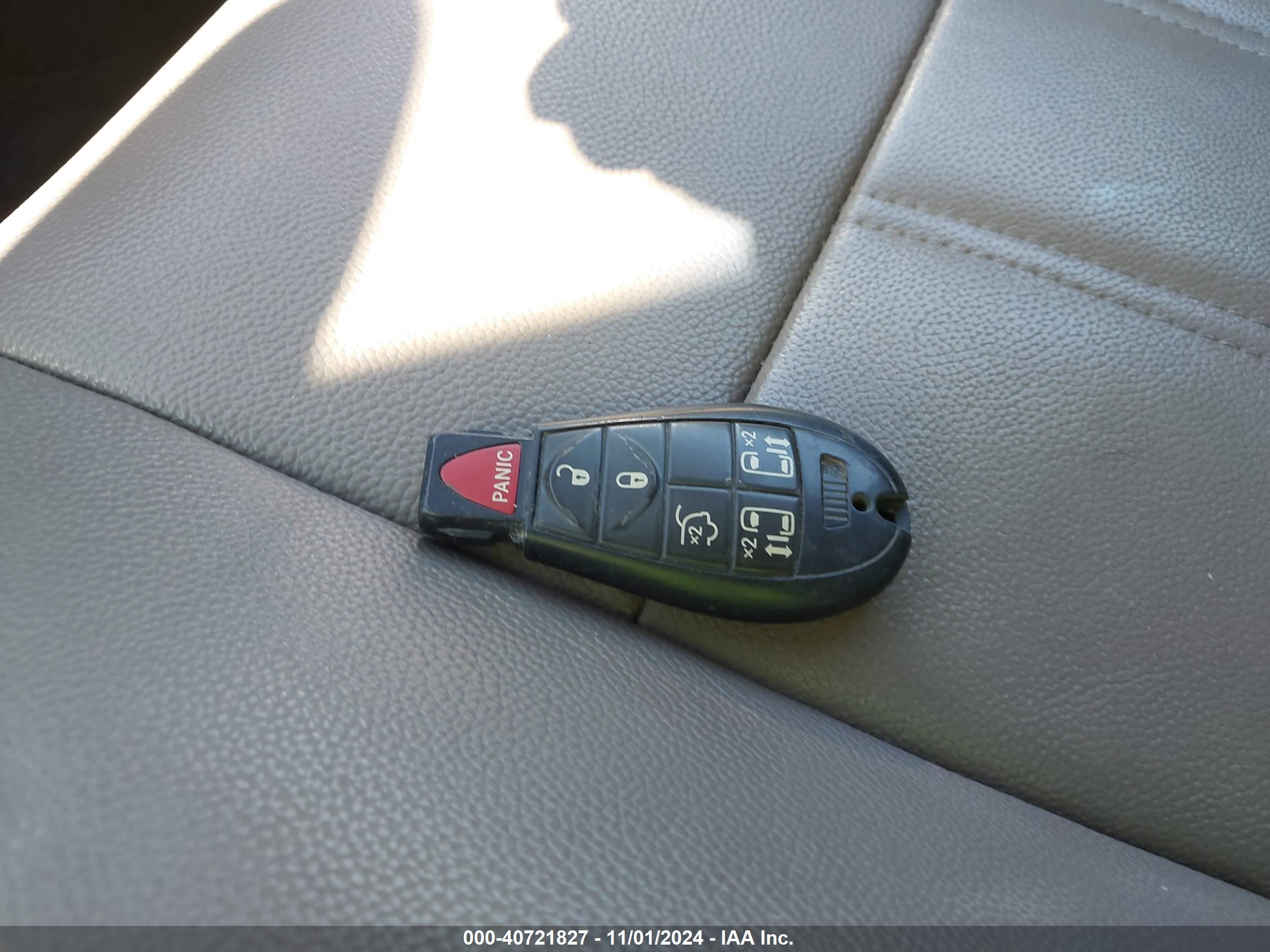 CHRYSLER TOWN image 11