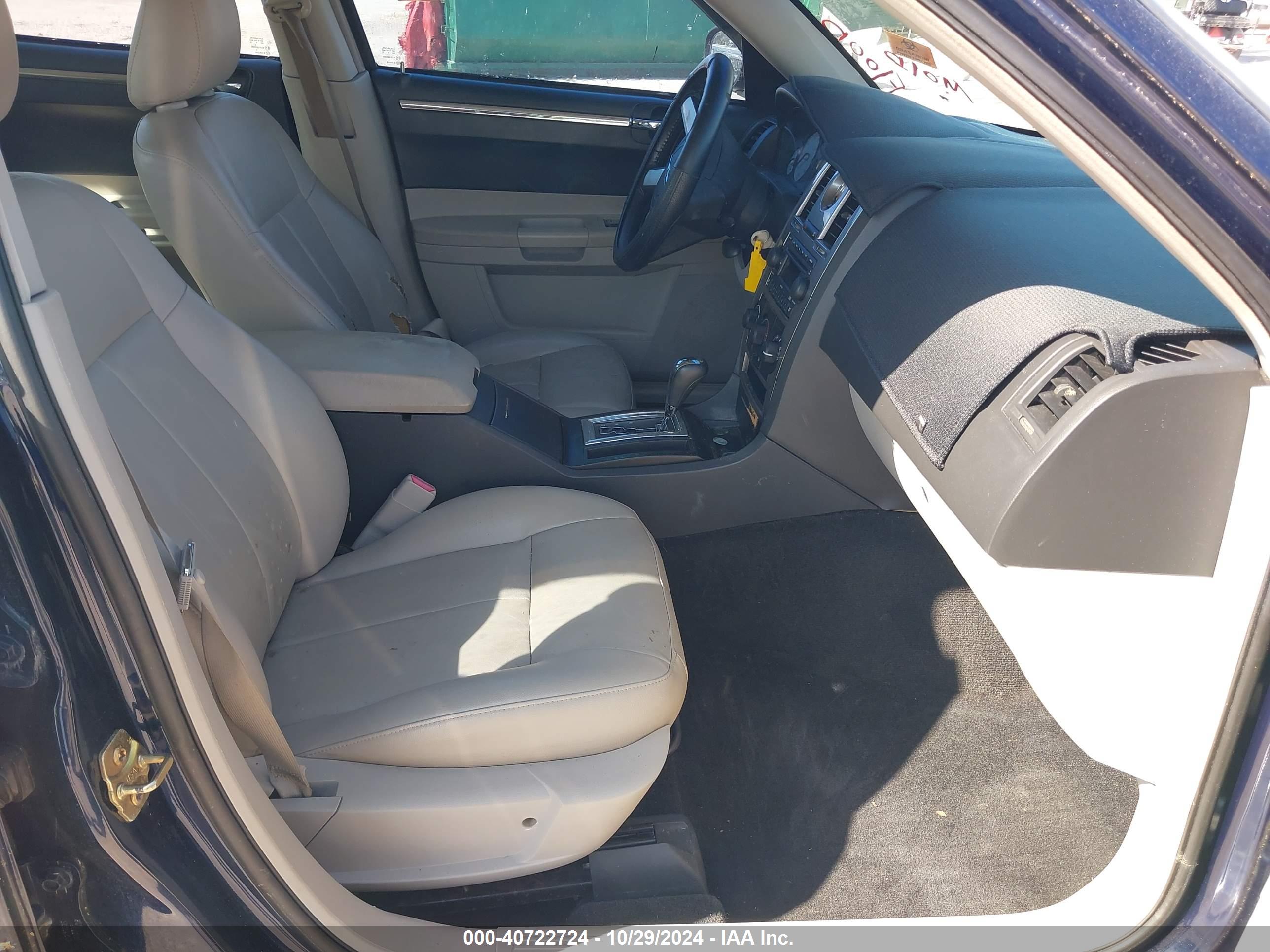 CHRYSLER 300 image 5