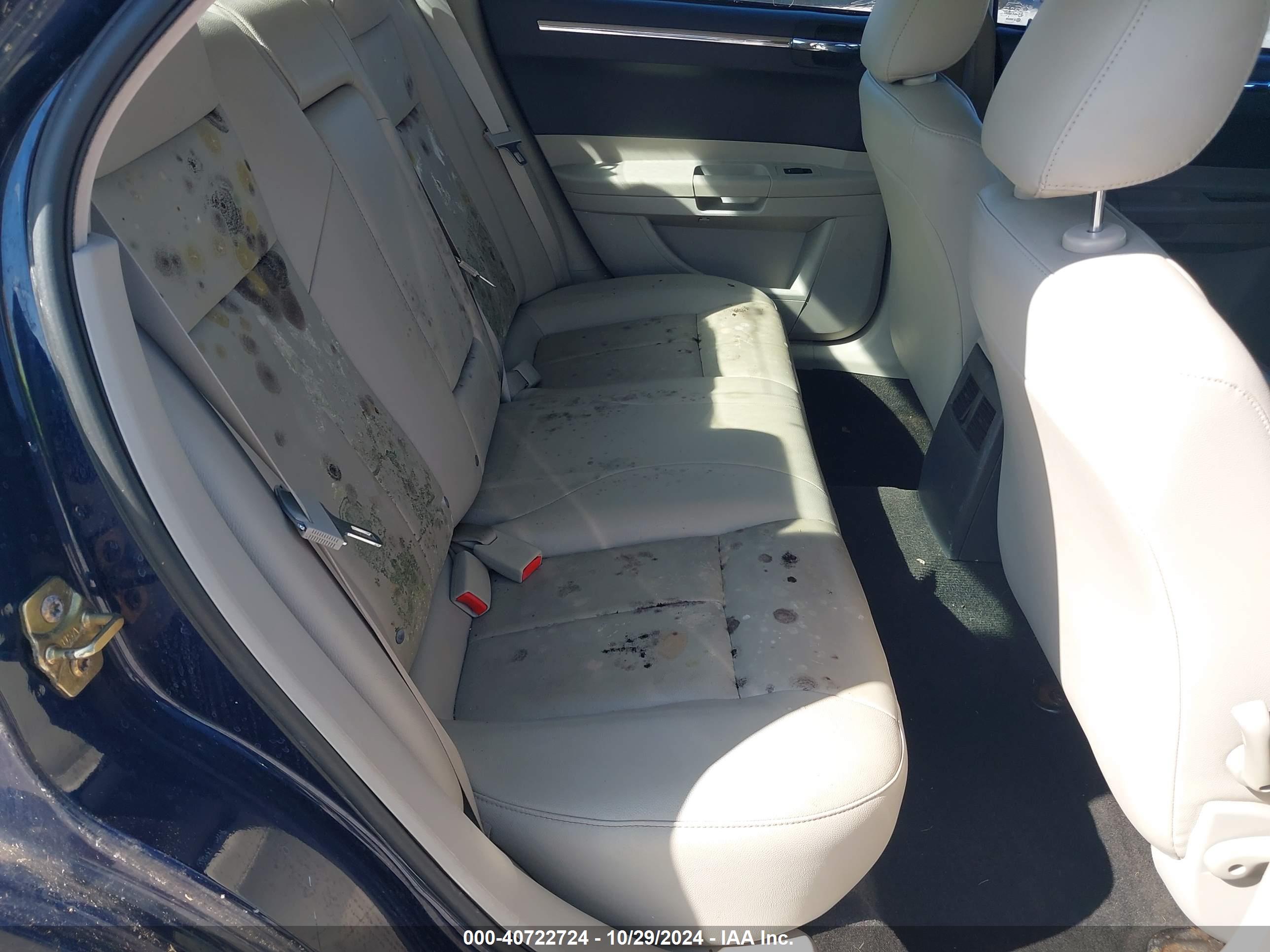 CHRYSLER 300 image 8