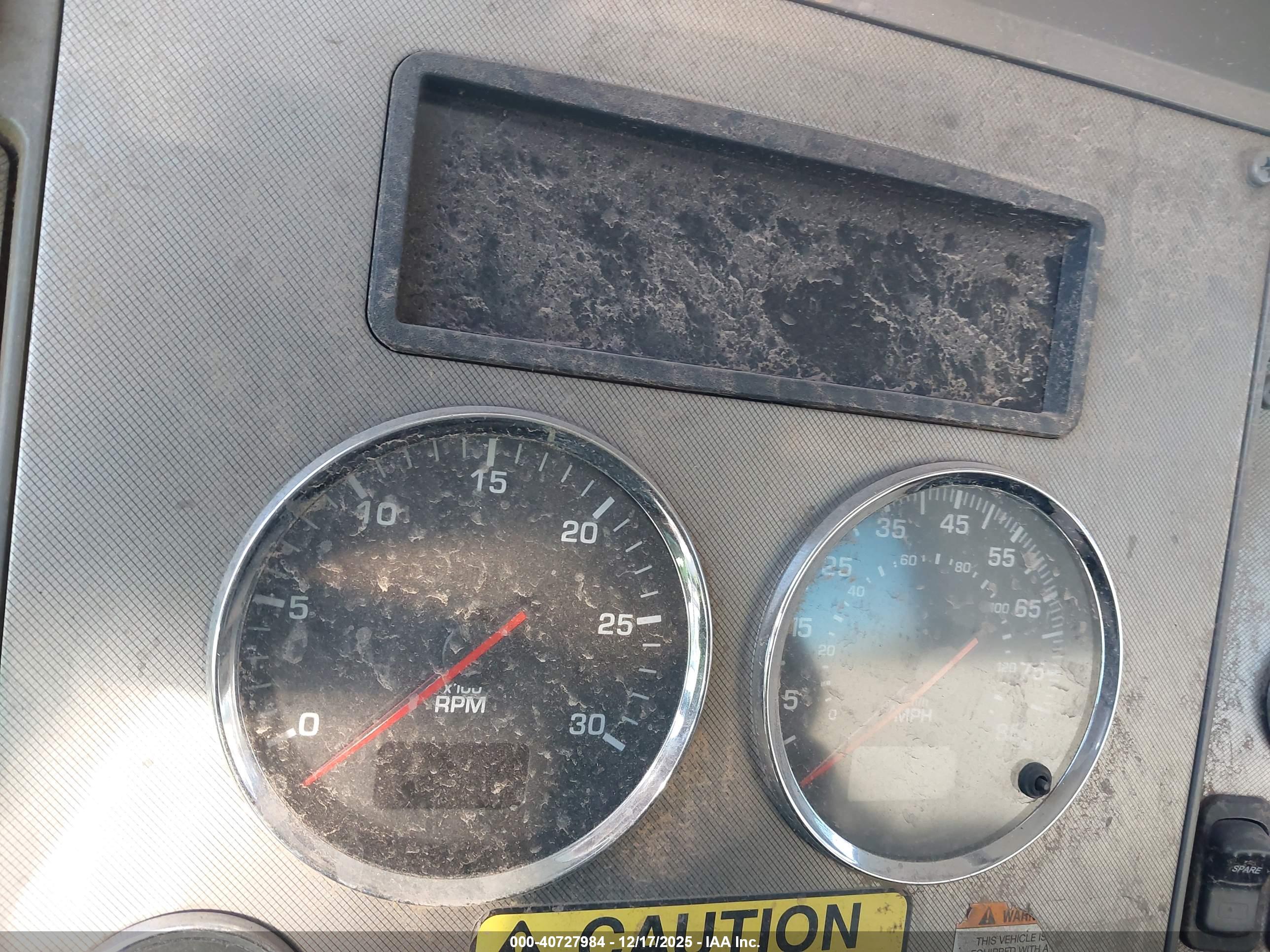 KENWORTH T3 image 6