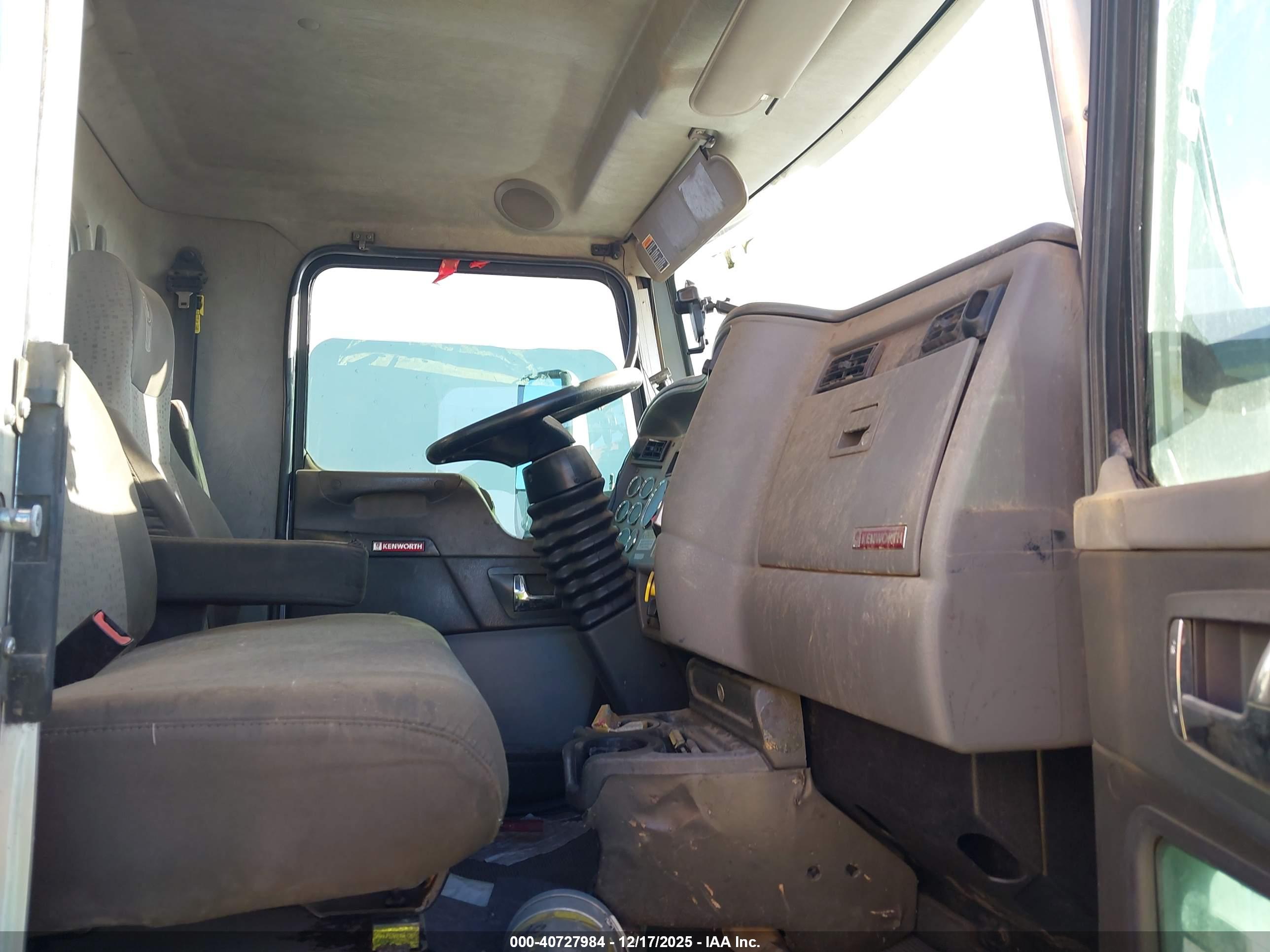 KENWORTH T3 image 8